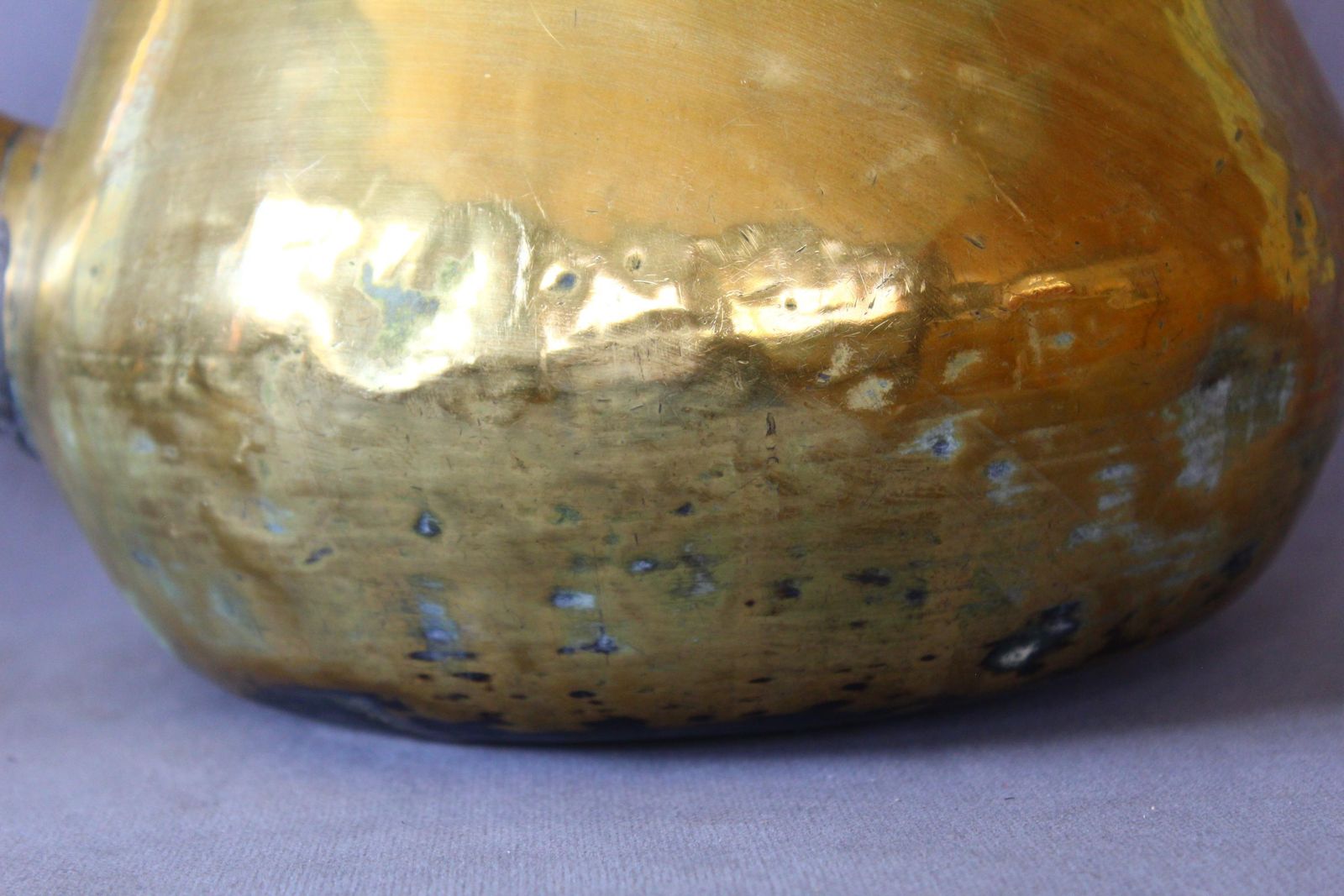 Bouilloire d'époque XIXe siècle en laiton, très grand format, faite main, décor de ferme rustique, bec verseur à couvercle, rivets en cuivre photo 120.0