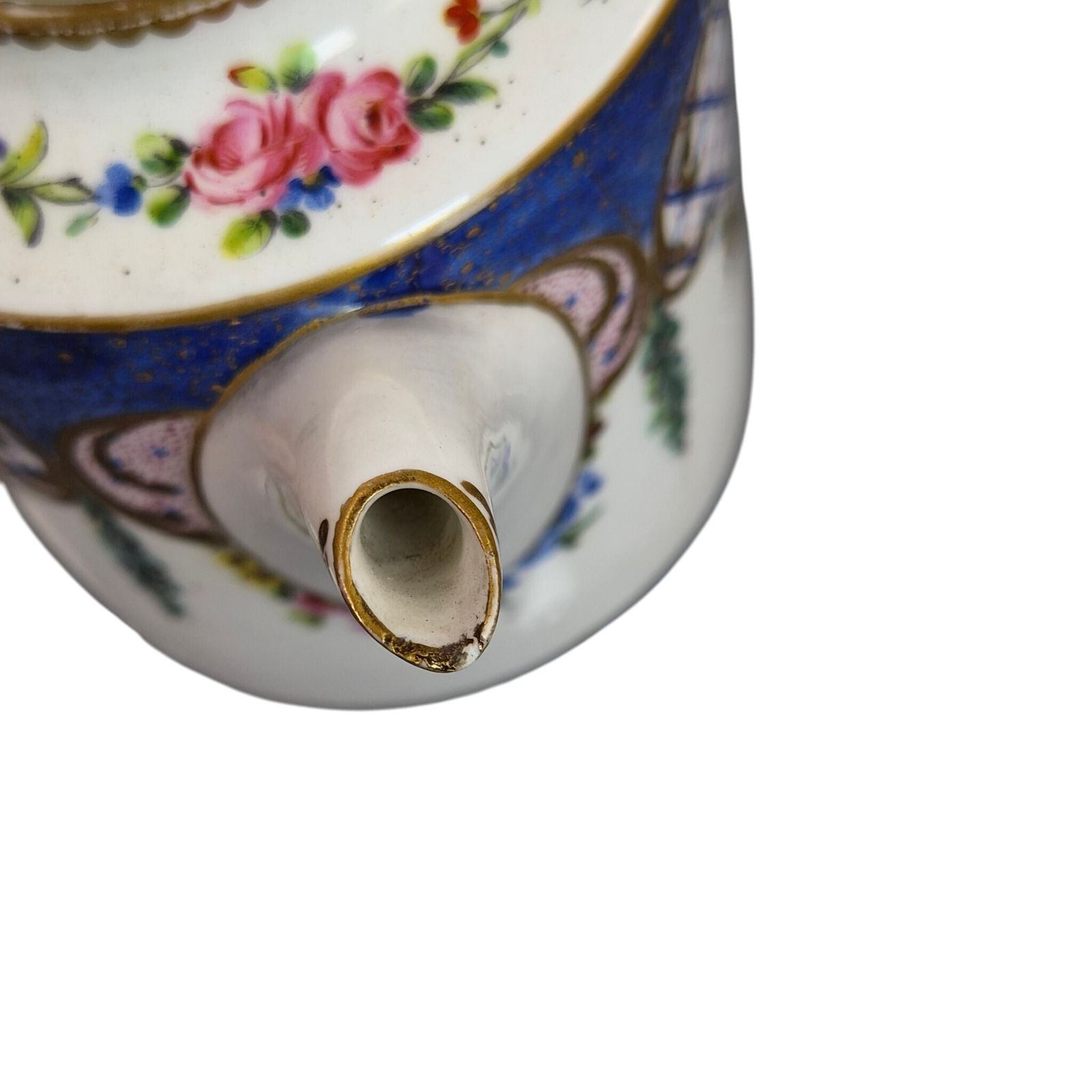 photo furniture Franse koninklijke Sèvres-porseleinen theepot in Litron-vorm, 1772