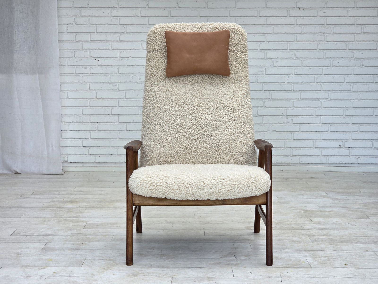 photo for sale Ca. jaren 1960, Deens design van Alf Svensson, Echt schapenvacht, Opnieuw bekleed.