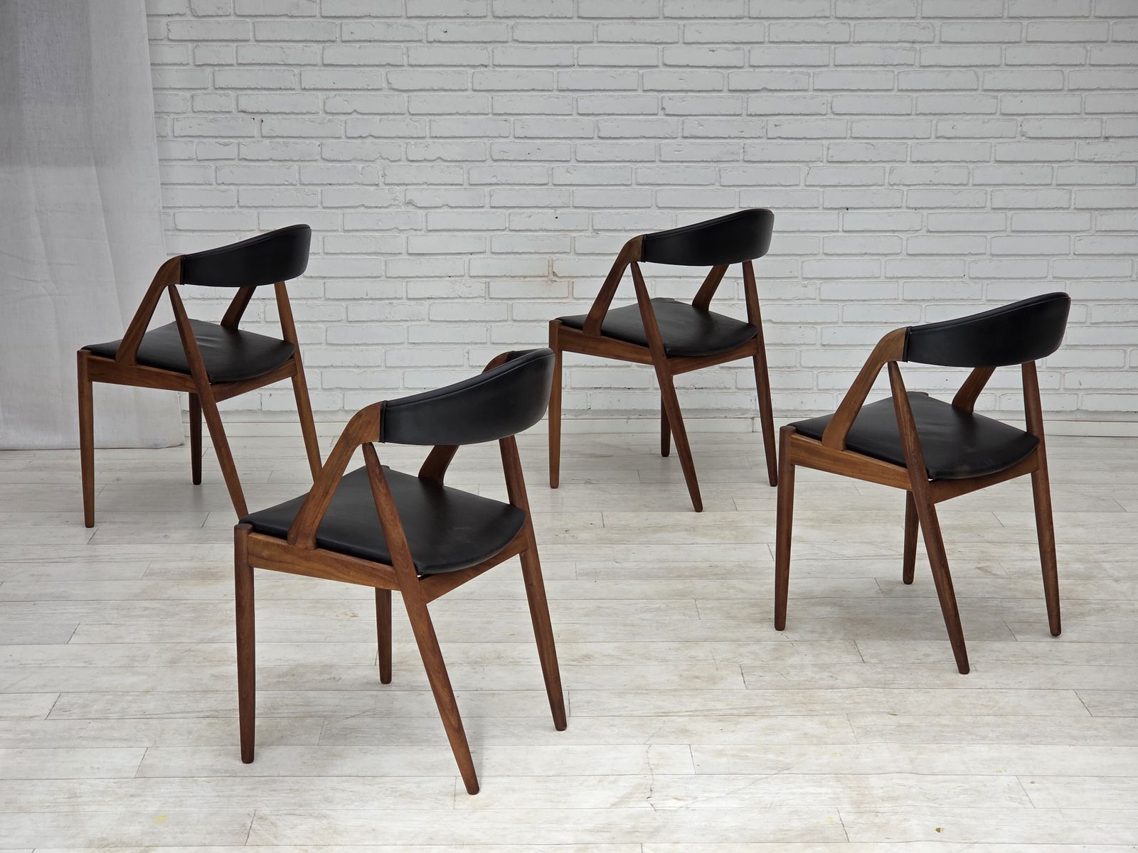 Ca. jaren 1960, Deens design van Kai Kristensen, set van 4 fauteuils, leer, teakhout. photo for sale