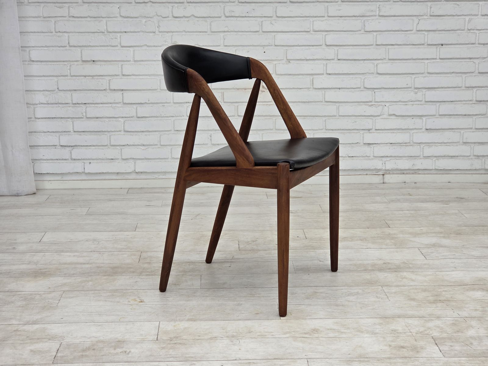 Ca. jaren 1960, Deens design van Kai Kristensen, set van 4 fauteuils, leer, teakhout. photo vinterior