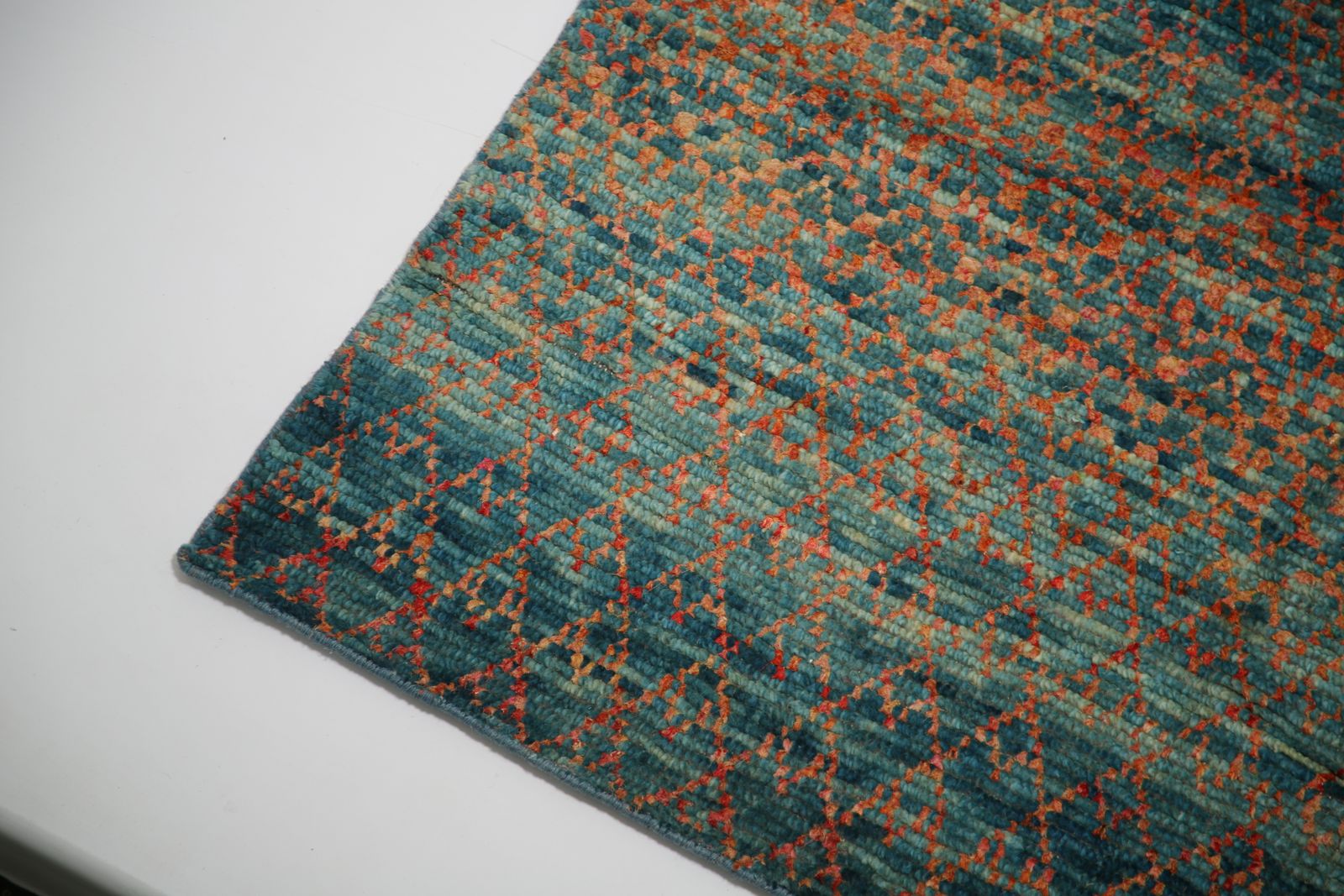 Met de hand geweven wollen vloerkleed, teal en terracotta, Contemporary, India (8'1" x 10'4") photo 2795.0