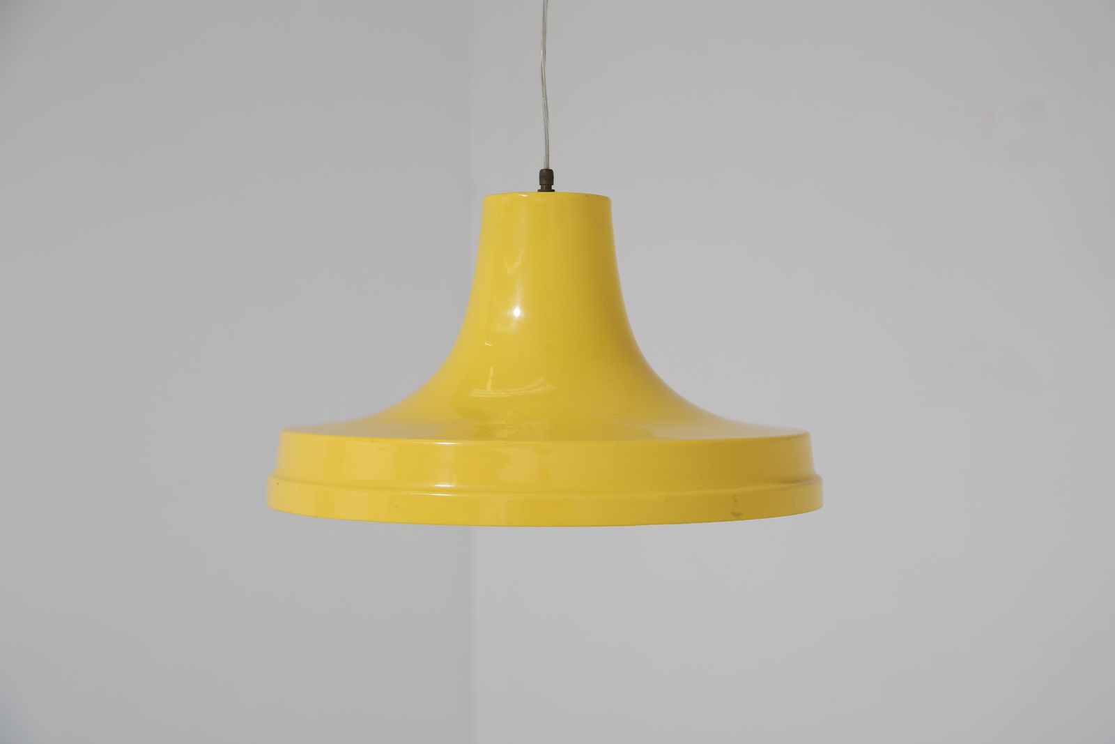 Suspension vintage en plastique jaune, Space Age, années 1970. photo Luminaires