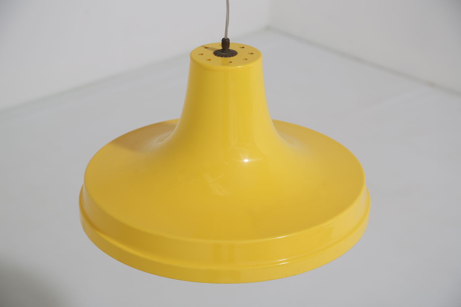 Suspension vintage en plastique jaune, Space Age, années 1970. photo vinterior