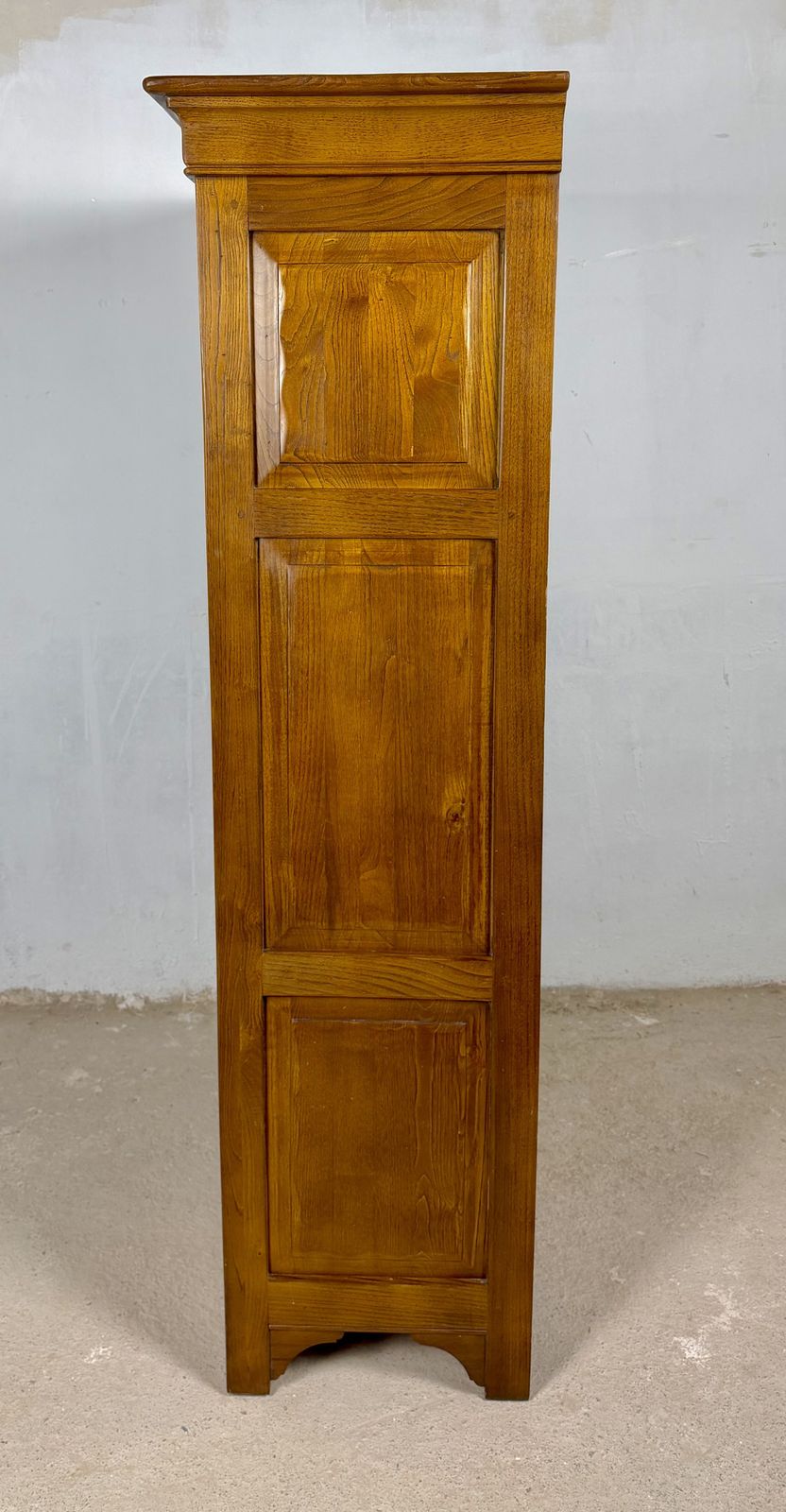 photo for sale Spaanse eiken rustieke houten kast, ca. jaren 1940