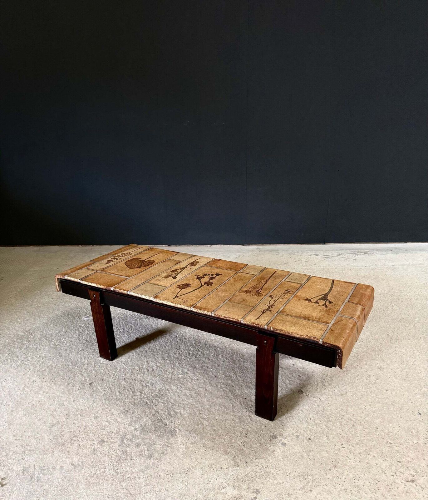 photo vinterior Mid-century salontafel "Herbier" van Roger Capron, ca. jaren 1960, Vallauris, Frankrijk