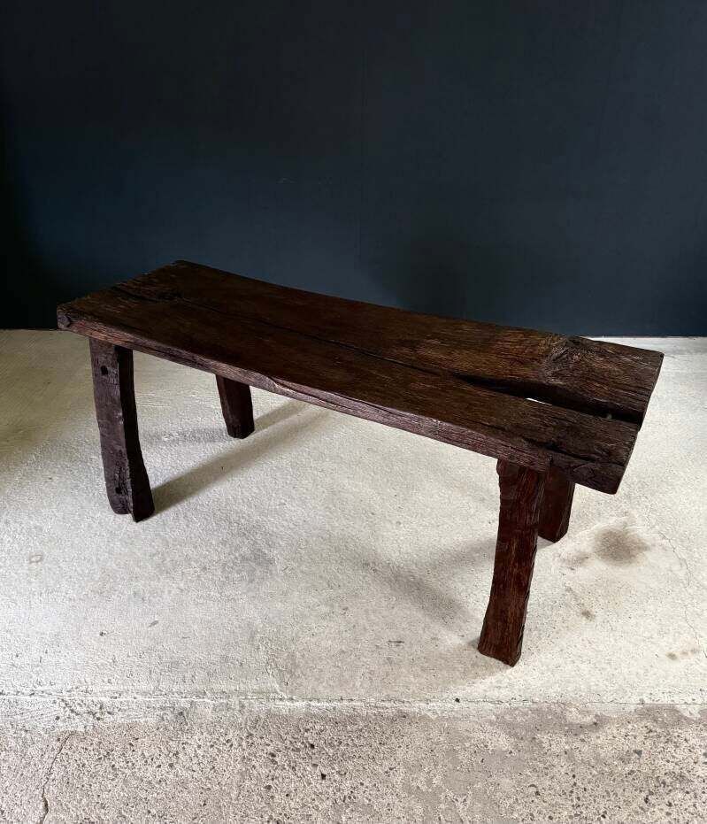 Handgemaakte gebeeldhouwde werkbanktafel, begin 19e eeuw photo Meubels