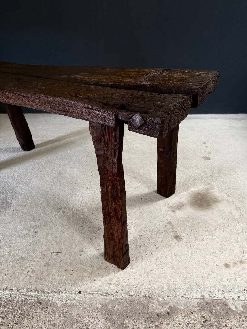 photo vinterior Handgemaakte gebeeldhouwde werkbanktafel, begin 19e eeuw