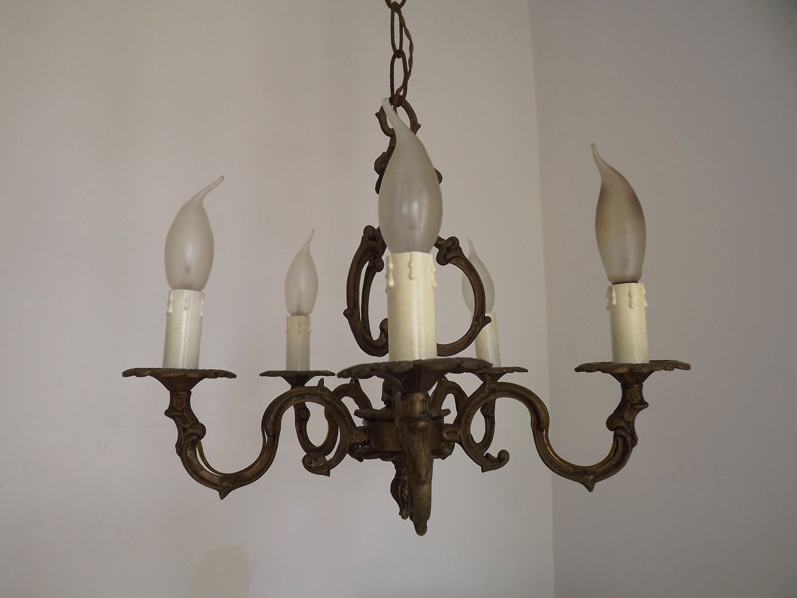 Lustre d'époque français à cinq lumières, cage triangulaire en bronze photo vinterior