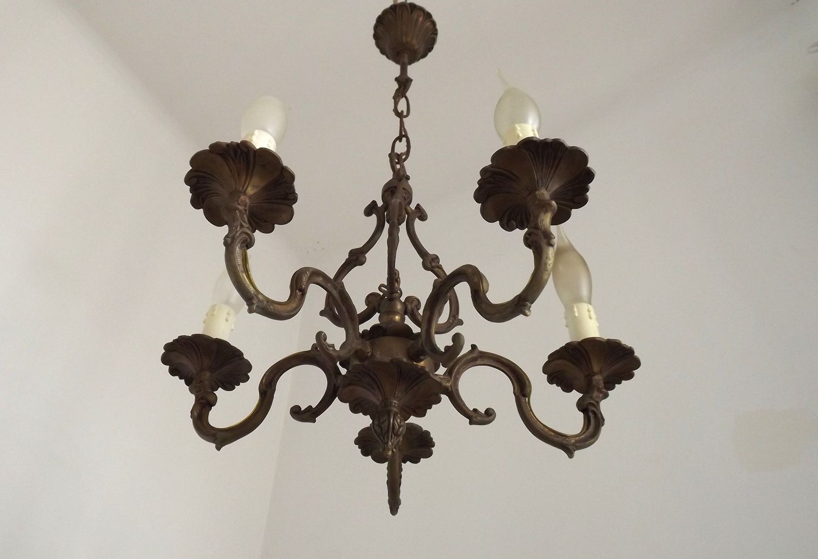 Lustre d'époque français à cinq lumières, cage triangulaire en bronze