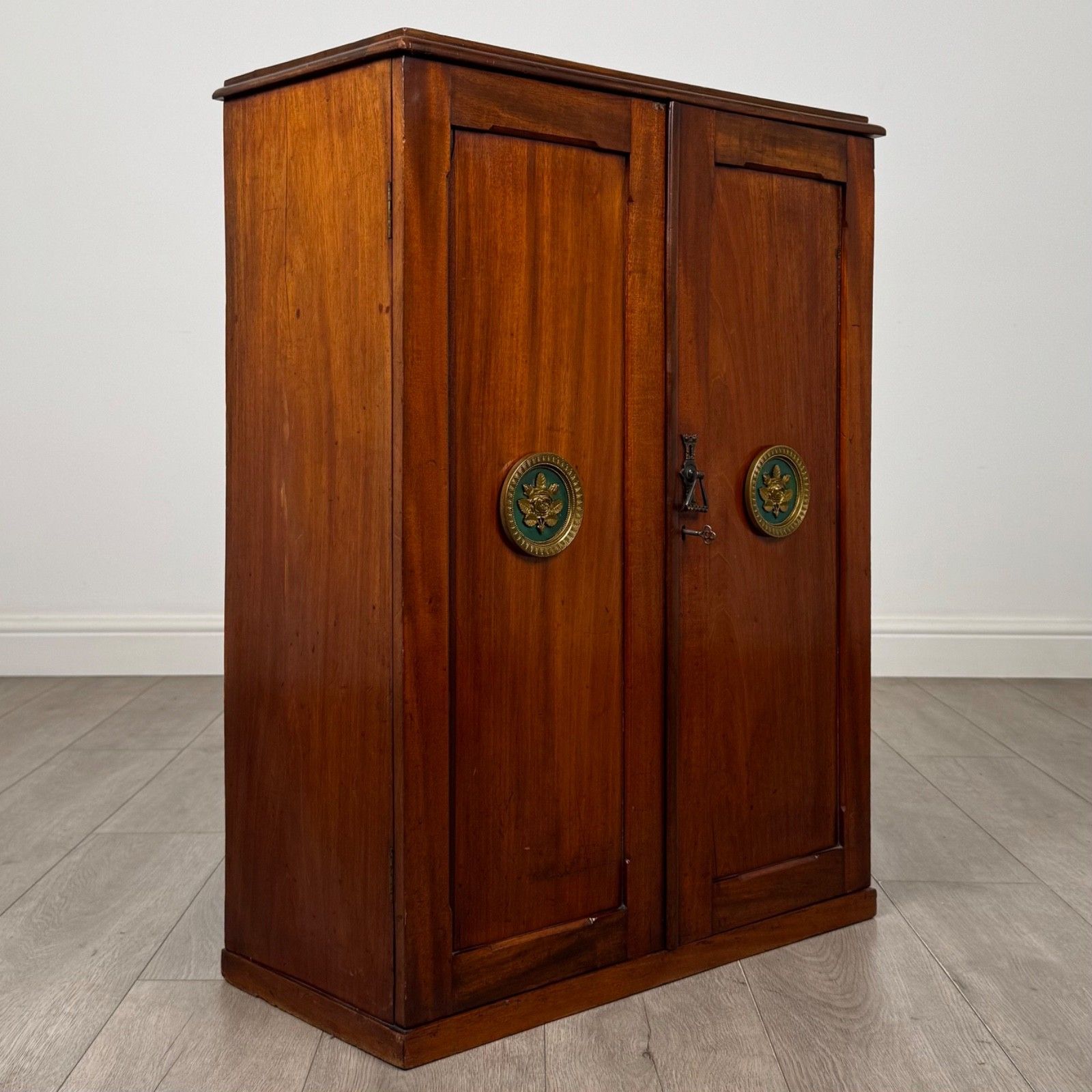photo furniture Antique 19th Century Small Victorian Cupboard In Mahogany ( Af 6254 )
