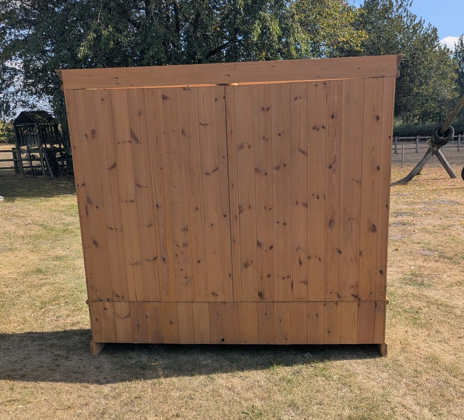 photo furniture Armoire campagnarde mid-century en pin 4 portes, livraison disponible 0372
