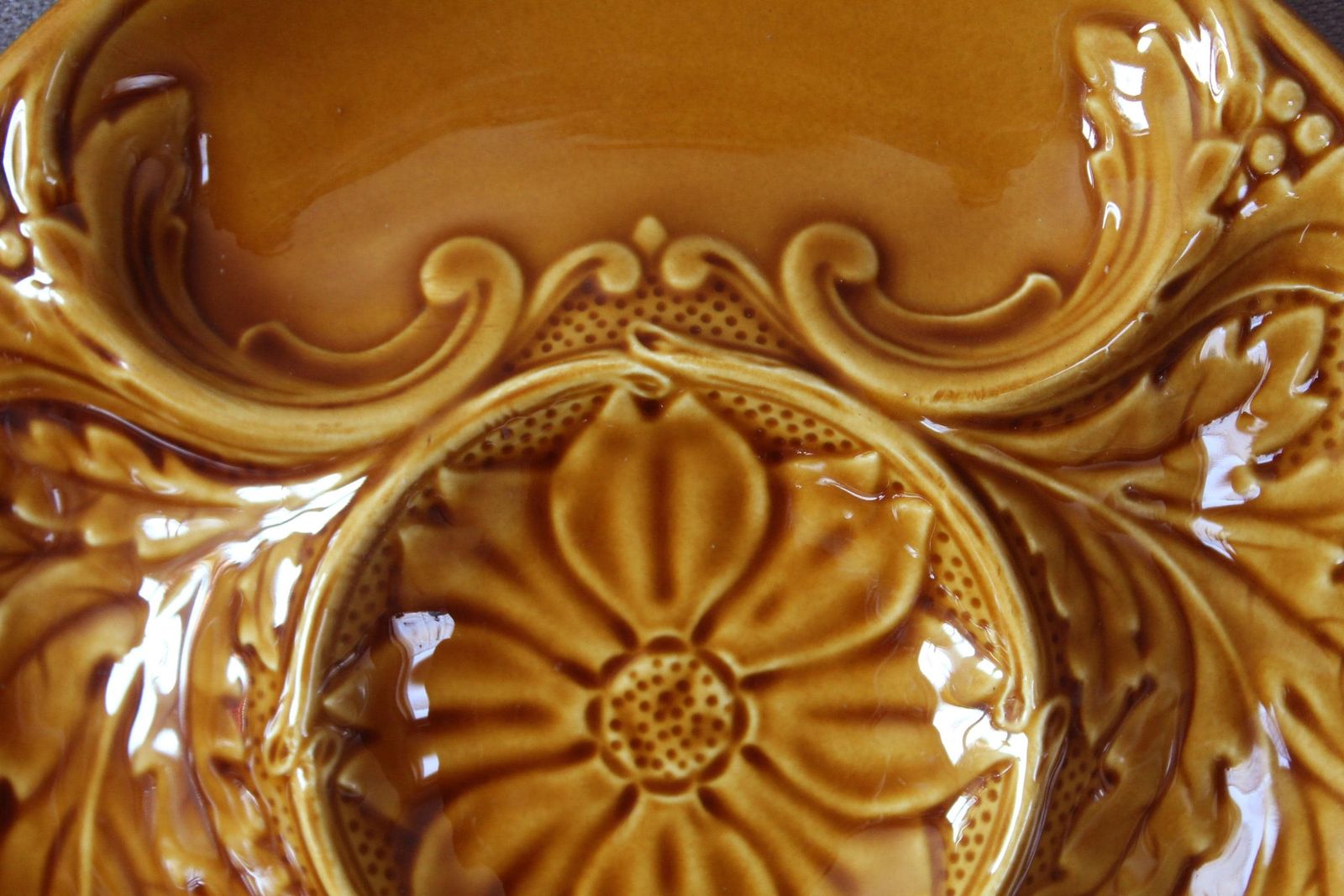 Set van 6 vintage Franse Gien honingbruin keramiek majolica artisjokborden, serveerschaal, verdeelborden, logo Gien France jaren 1960, amber photo 75.0