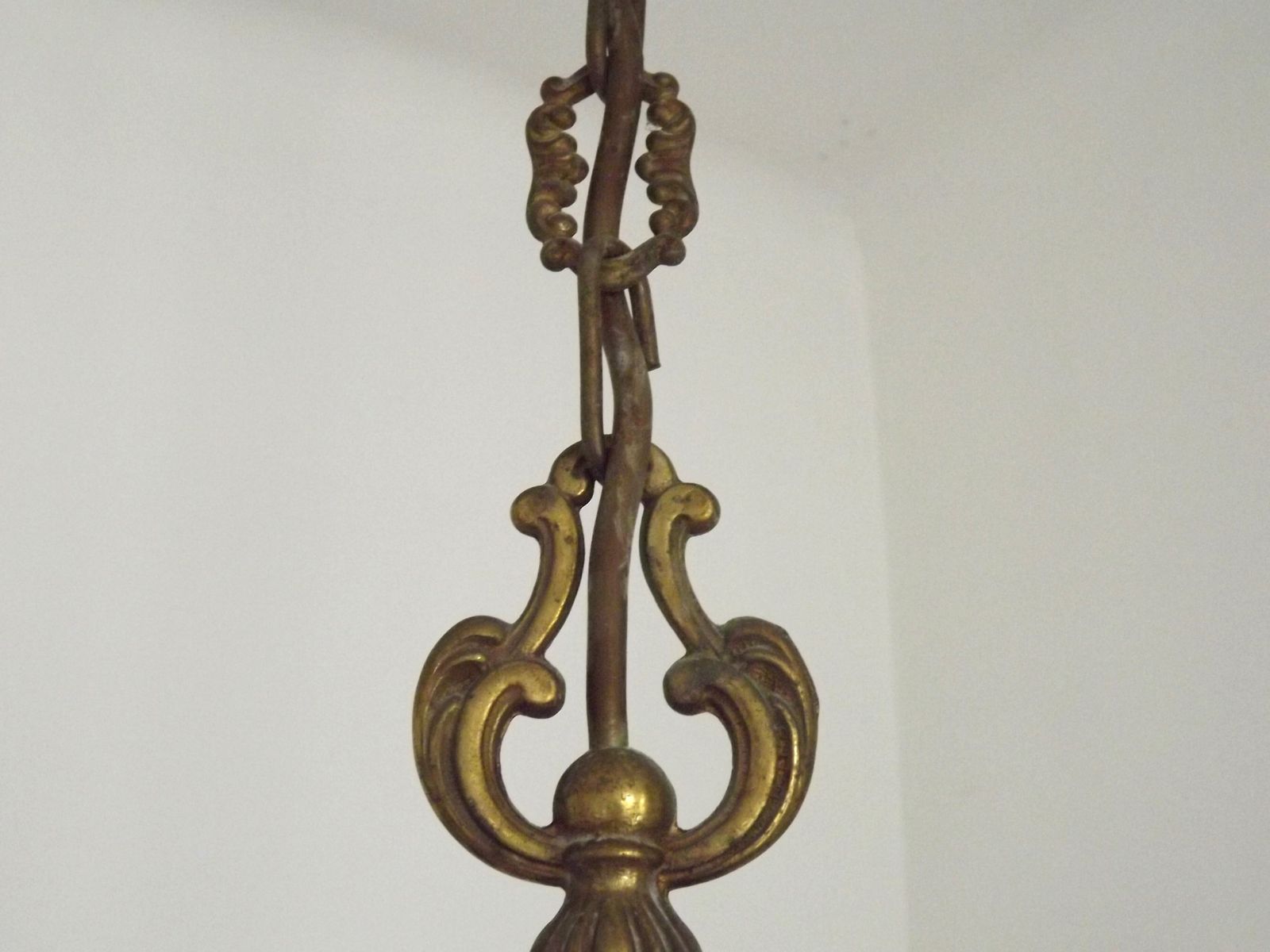 photo furniture Franse Mid-Century traditionele stijl bronzen kroonluchter met 6 lichten en acanthusmotief