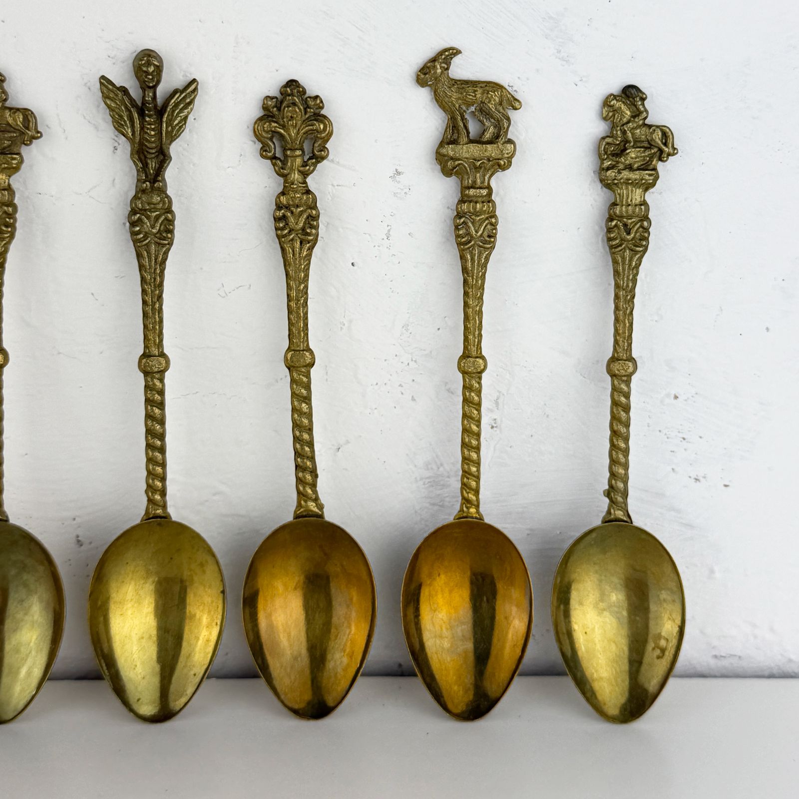 Woonaccessoires Vintage Italiaanse Messing Souvenierslepels Set Van 6, Rome Spqr, Vaticaan, Griffioen & Heraldische Motieven, Mid-Century Verzamelobjecten photo
