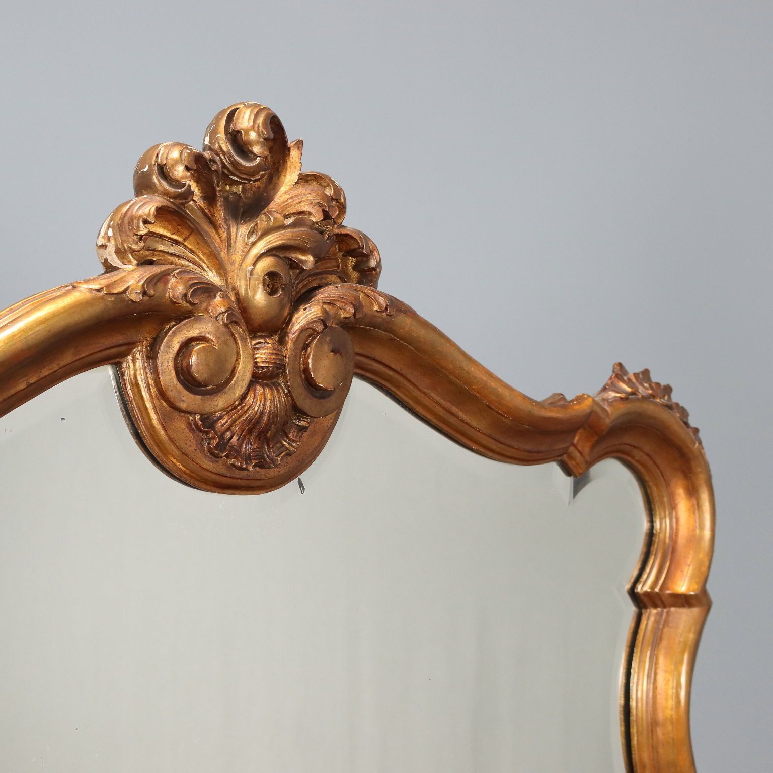 Barokstijl Walnoten Dressoir Met Verguld Spiegelframe photo Meubels