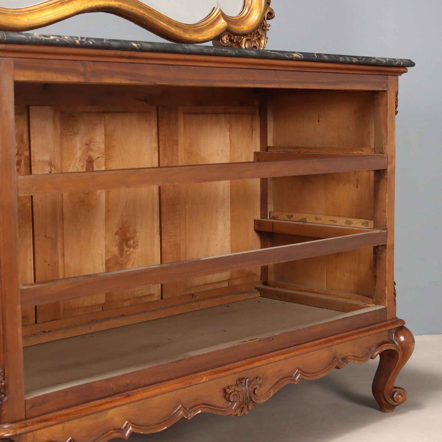 Meubels Barokstijl Walnoten Dressoir Met Verguld Spiegelframe photo