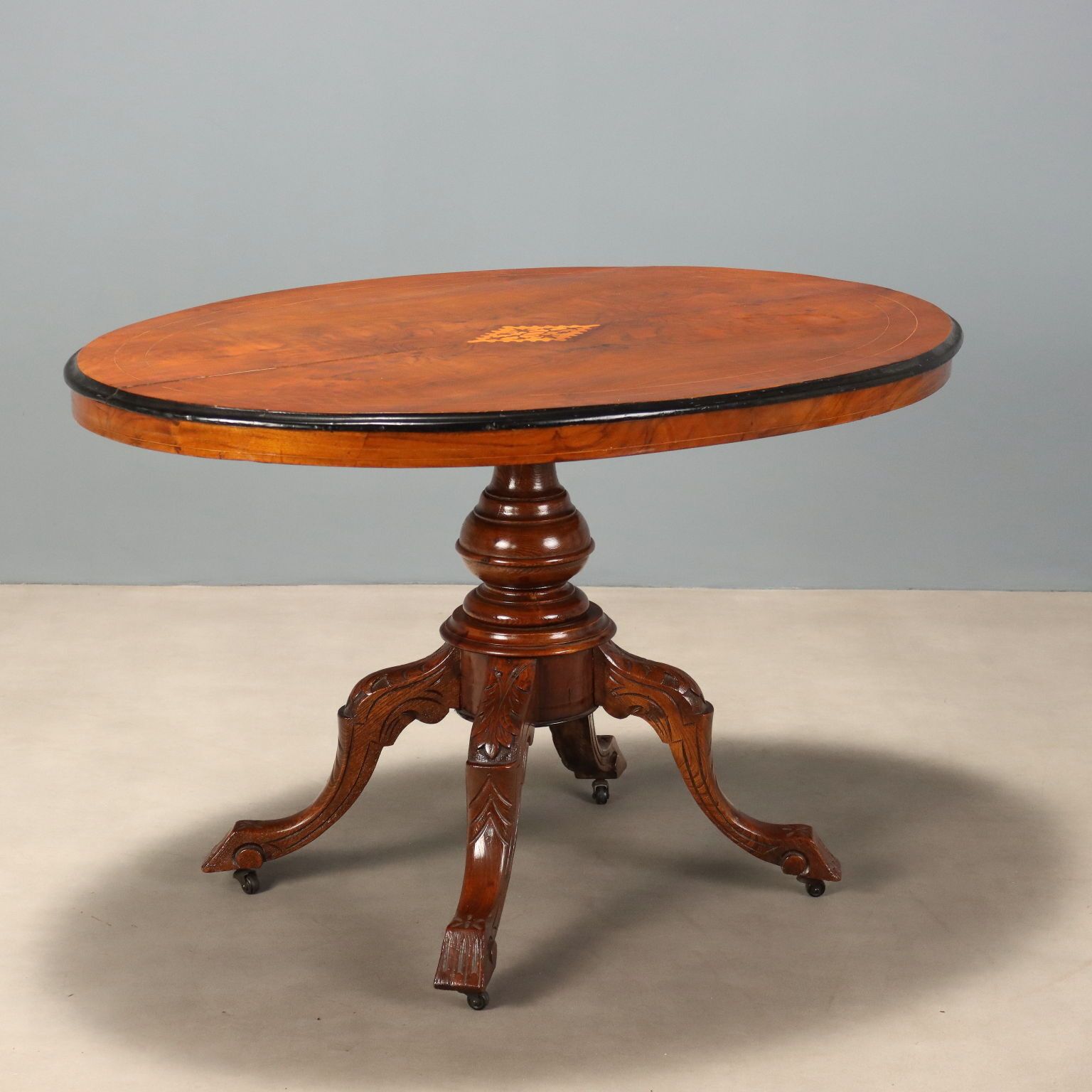 Table d'appoint d'époque en noyer, plateau marqueté, Royaume-Uni, XIXe siècle