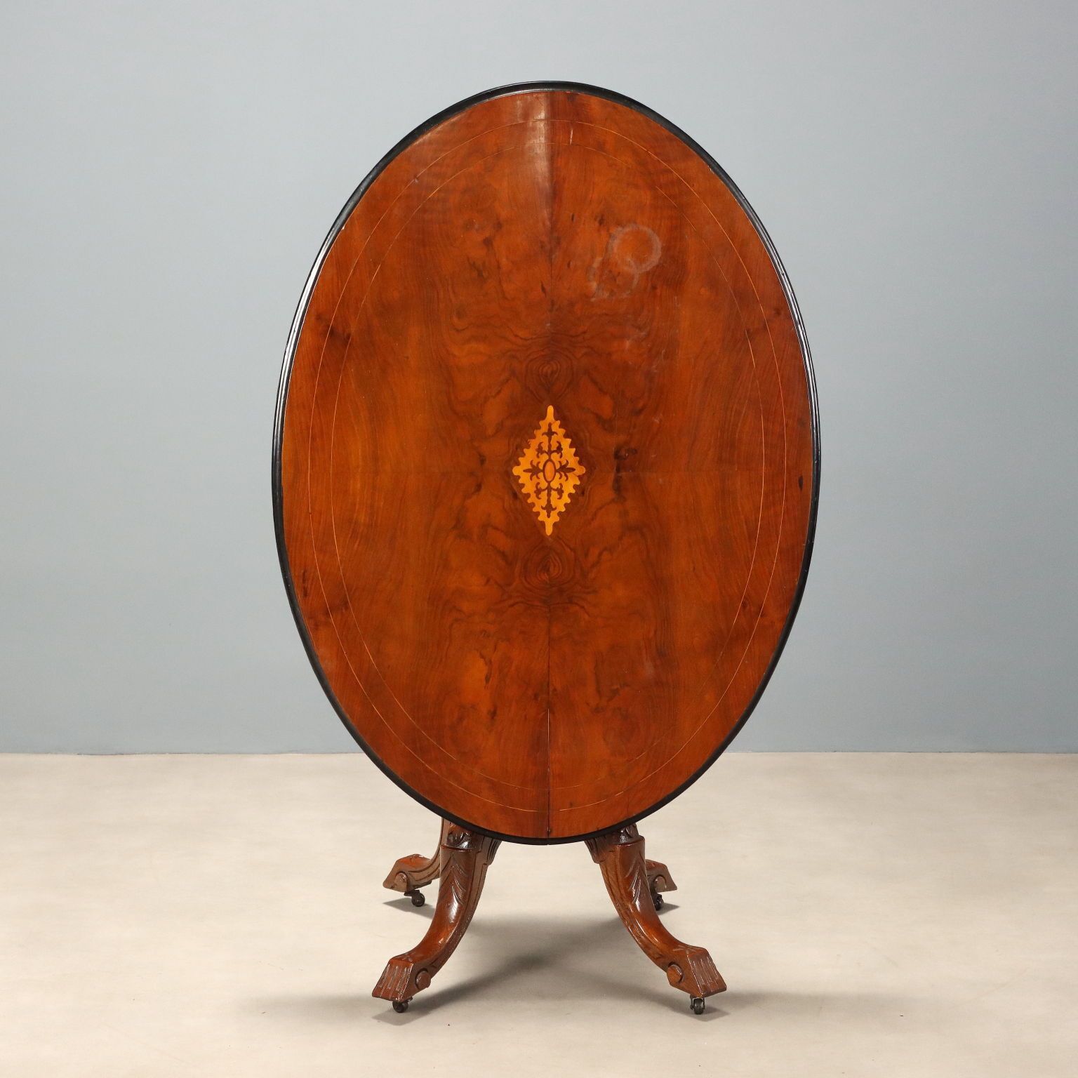 Table d'appoint d'époque en noyer, plateau marqueté, Royaume-Uni, XIXe siècle photo for sale