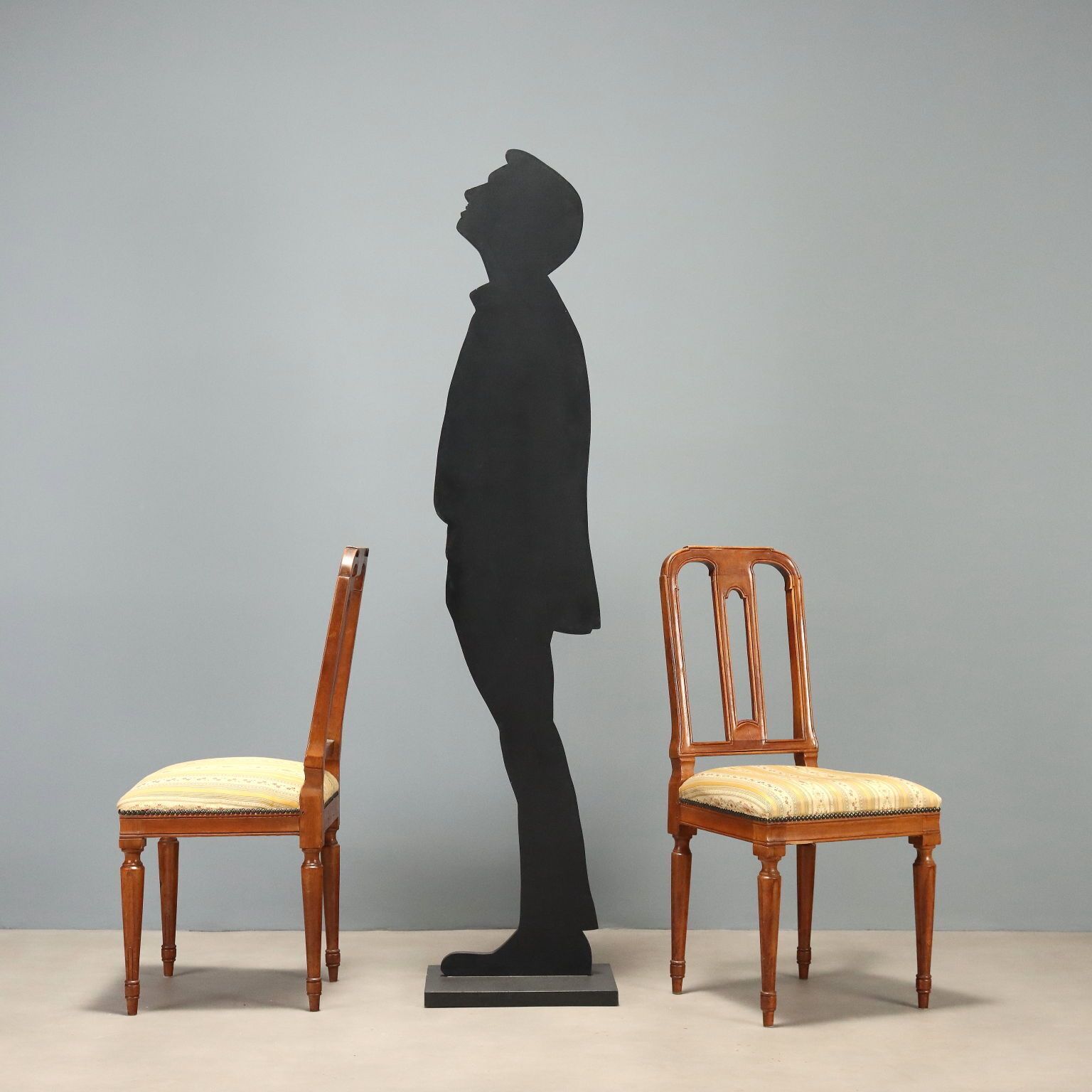 Antieke stoelen, walnoot, gestoffeerde zitting, Italië, midden 19e eeuw photo furniture