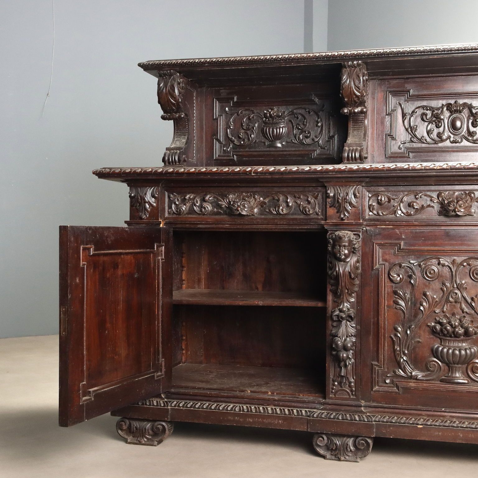 Kast Neo-Renaissance Walnoot Italië 19e Eeuw photo buy