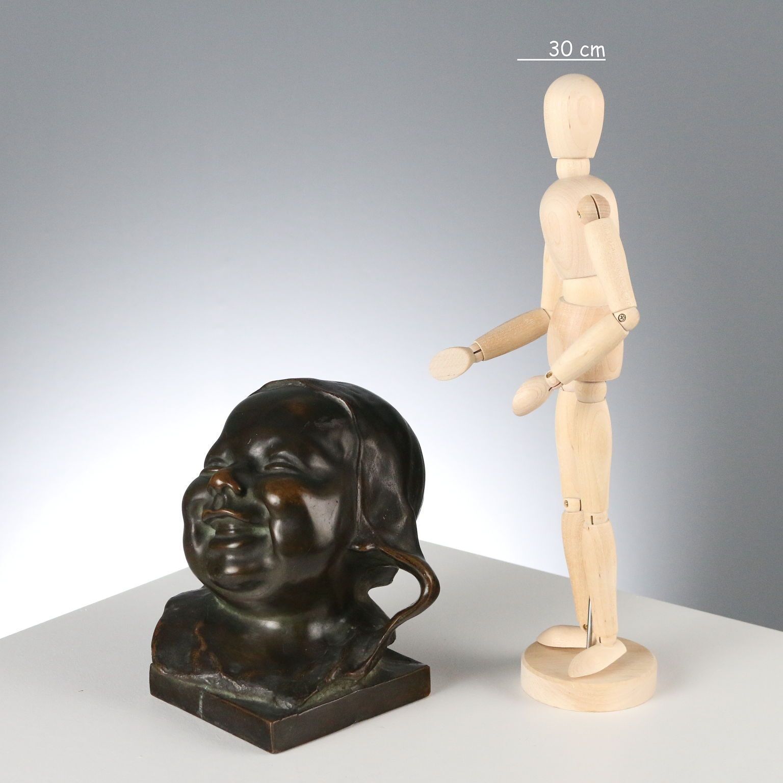 Antiek bronzen sculptuur, kind, Italië, begin 20e eeuw photo furniture