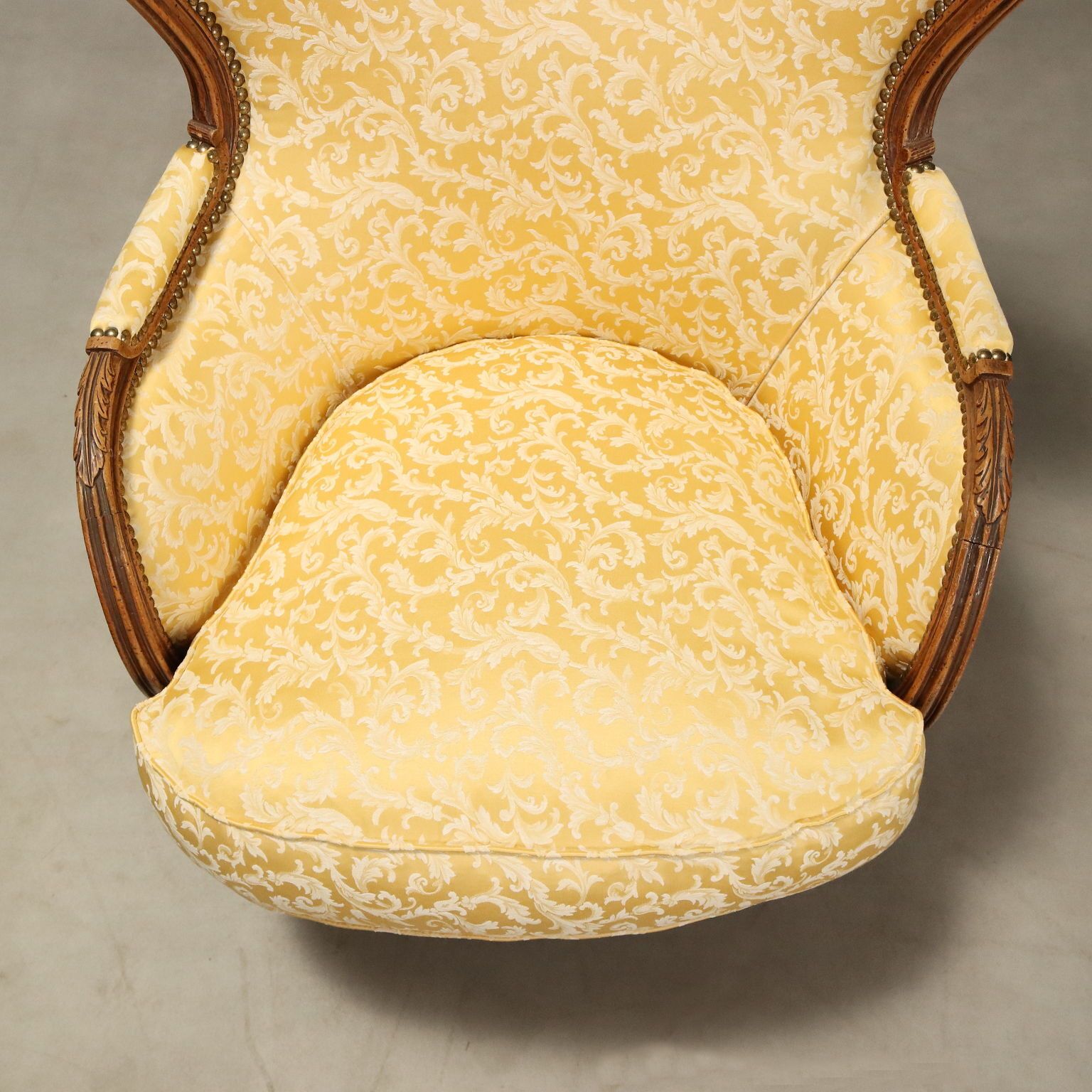 photo furniture Antieke Fauteuils Walnoot Stof Krulpoten Italië XX Eeuw