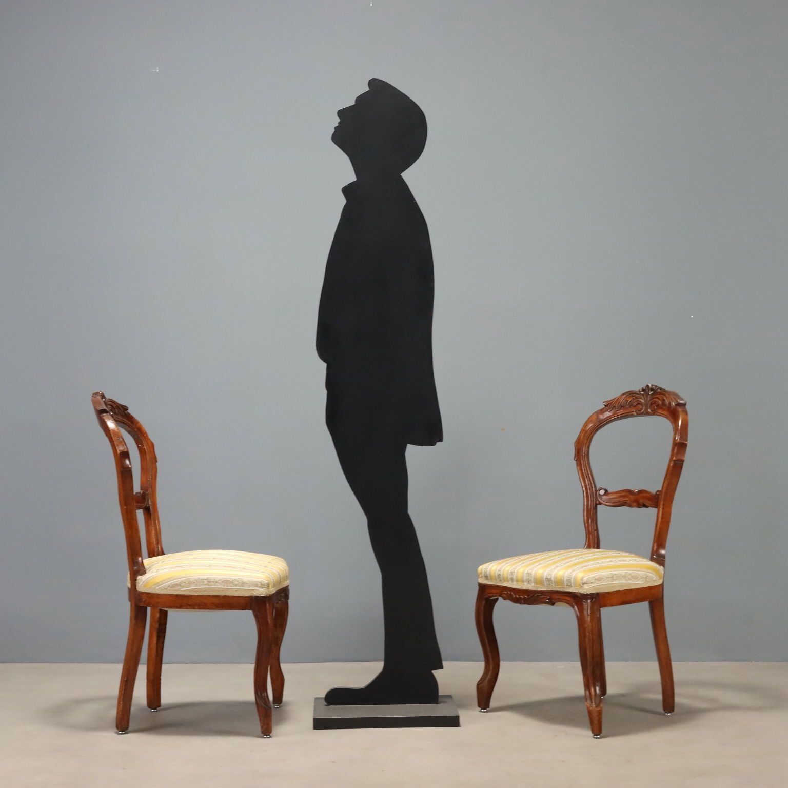 Chaises Louis-Philippe en noyer, Italie, XIXe siècle photo furniture
