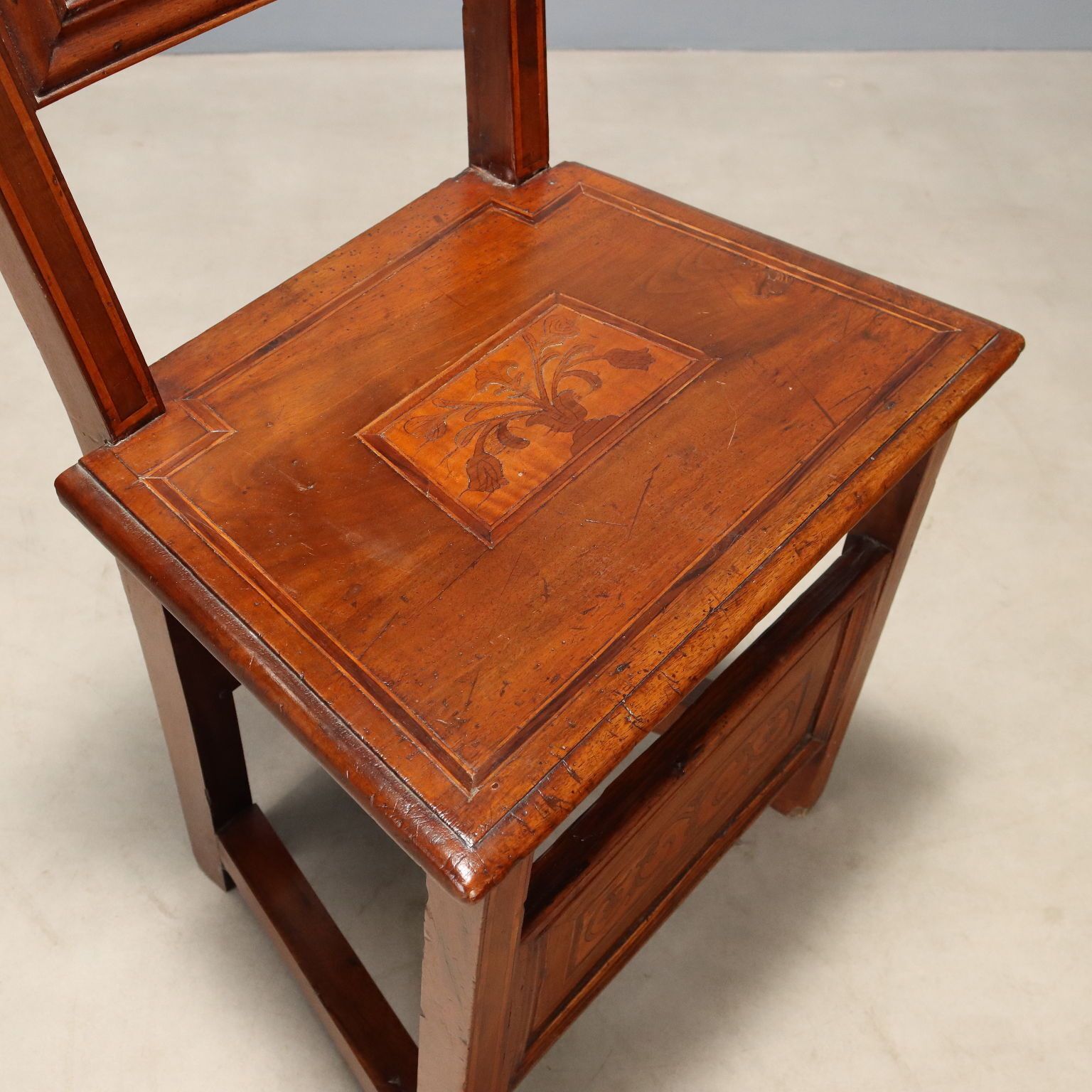 photo furniture Barokke stoel walnoot esdoorn Italië 18e eeuw