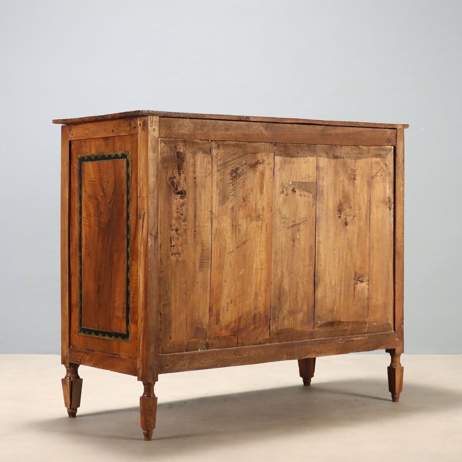 photo furniture Commode Directoire en noyer, Italie, XIXe siècle