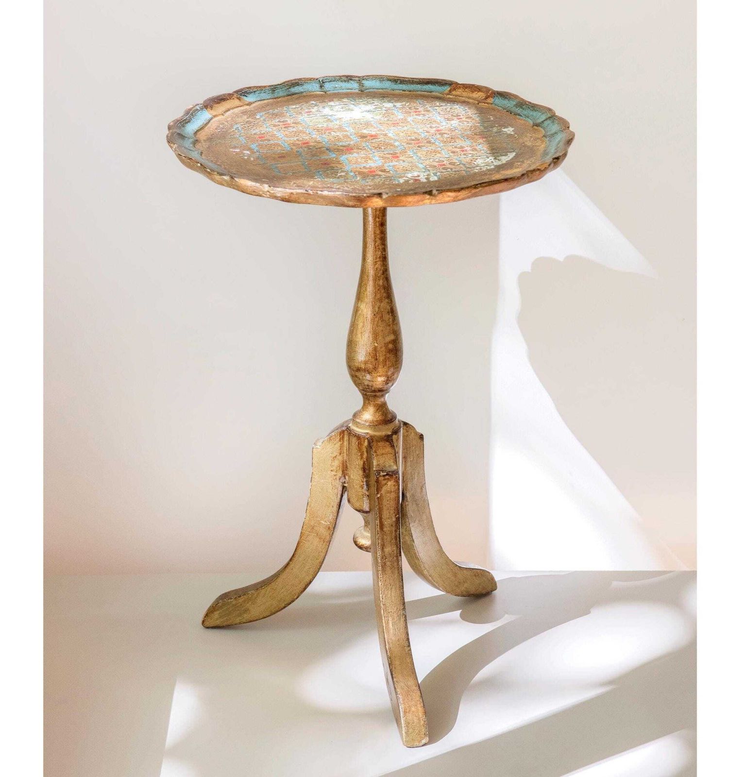 Vintage Italiaanse Florentijnse wijntafel, handgeschilderd verguld houten voetstuk bijzettafel, ronde driepoot plantenstandaard
