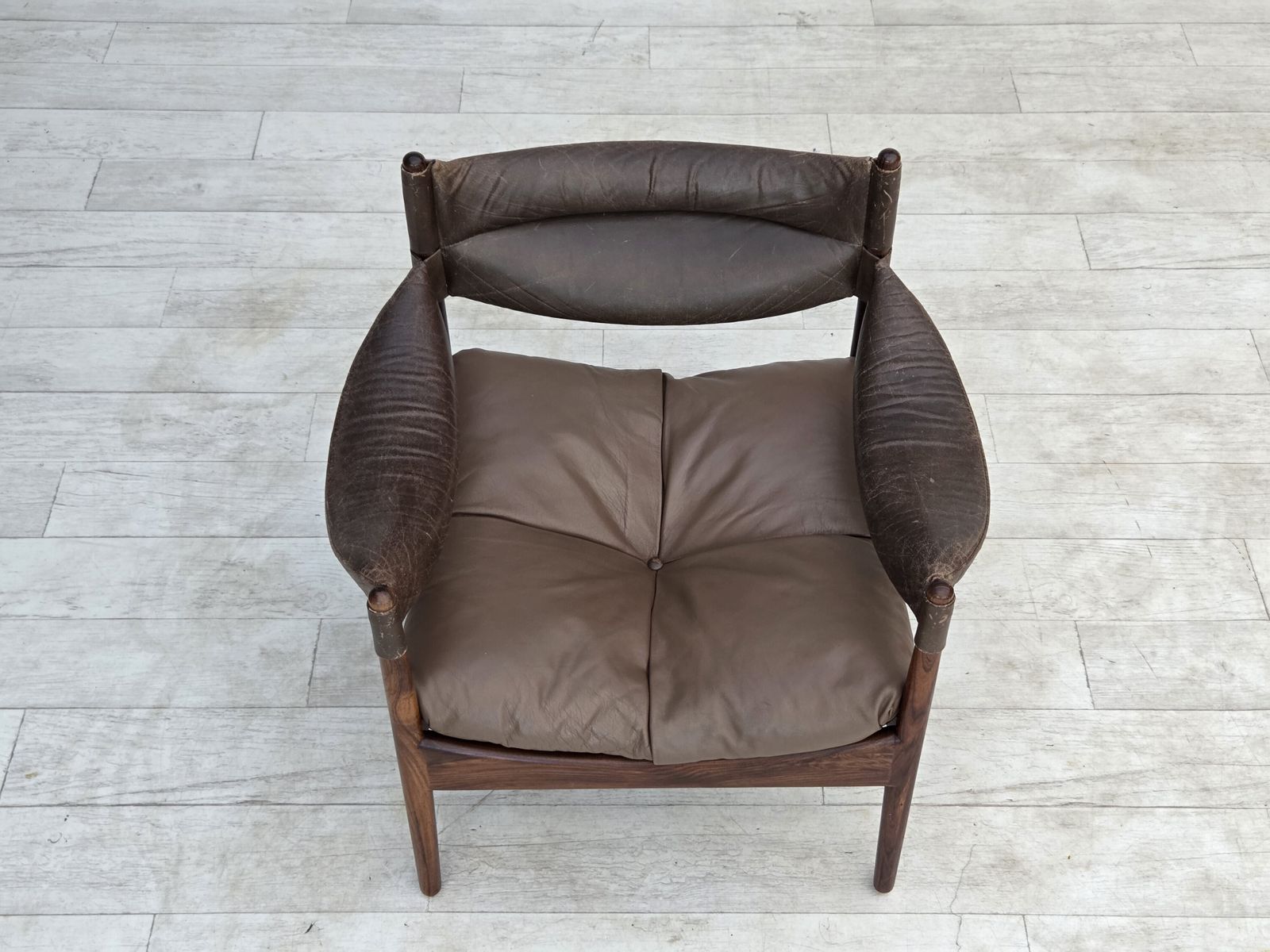 photo furniture Ca. jaren 1970, Deens design van Kristian Vedel, fauteuil model "Modus".