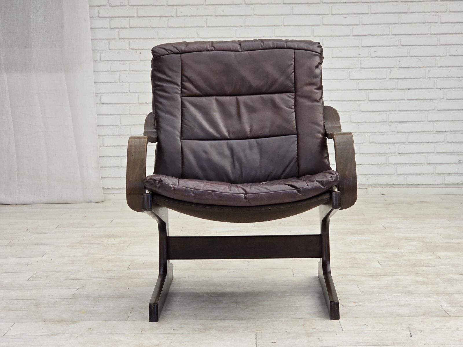 Ca. jaren 1970, Scandinavische fauteuil, bruin meubeleer. photo buy