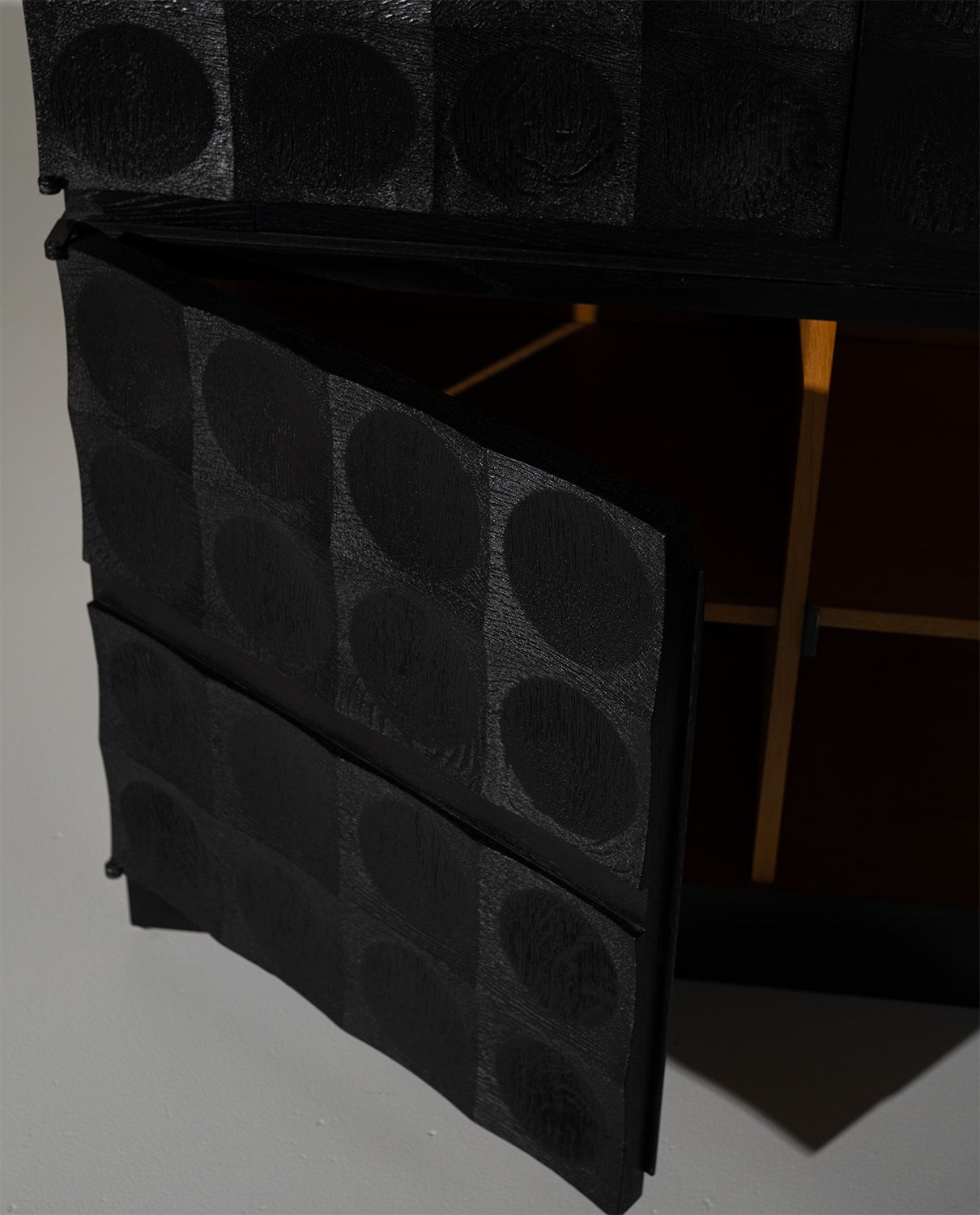 Brutalist Cabinet in Black Stained Oak, J. Batenburg, België, jaren 1970 photo vintage