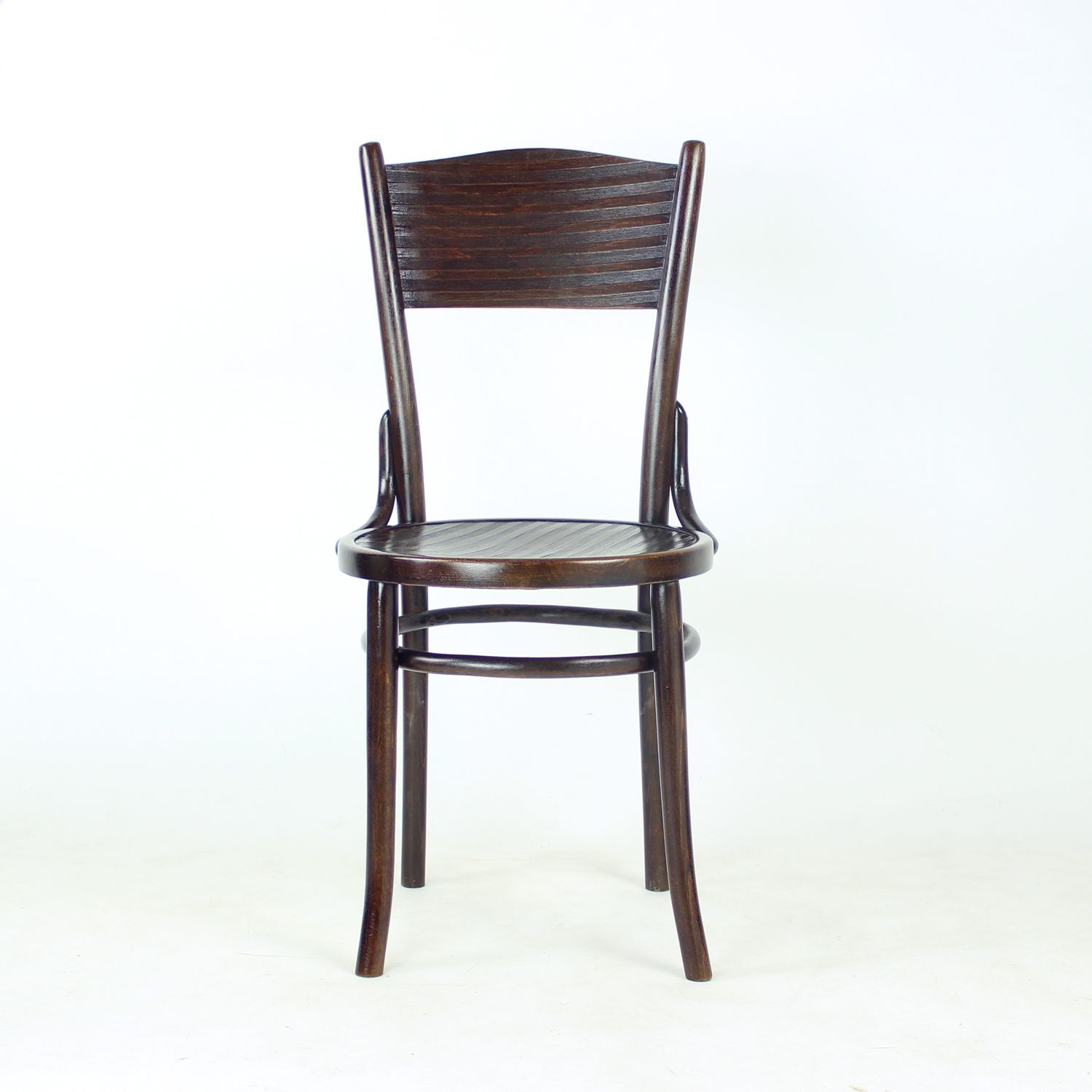 Benthouten stoel van Thonet, Tsjechoslowakije jaren 1940 photo furniture