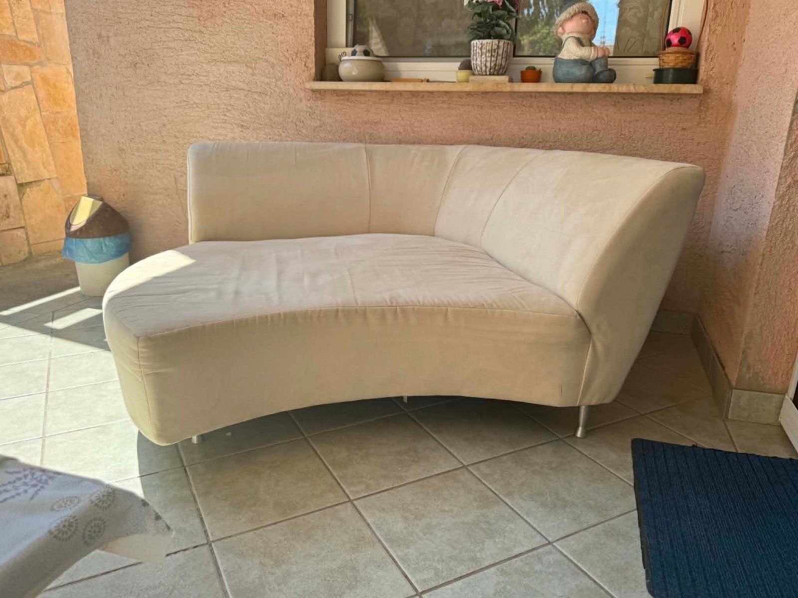 Gebogen crème lounge settee, jaren 1990 photo furniture
