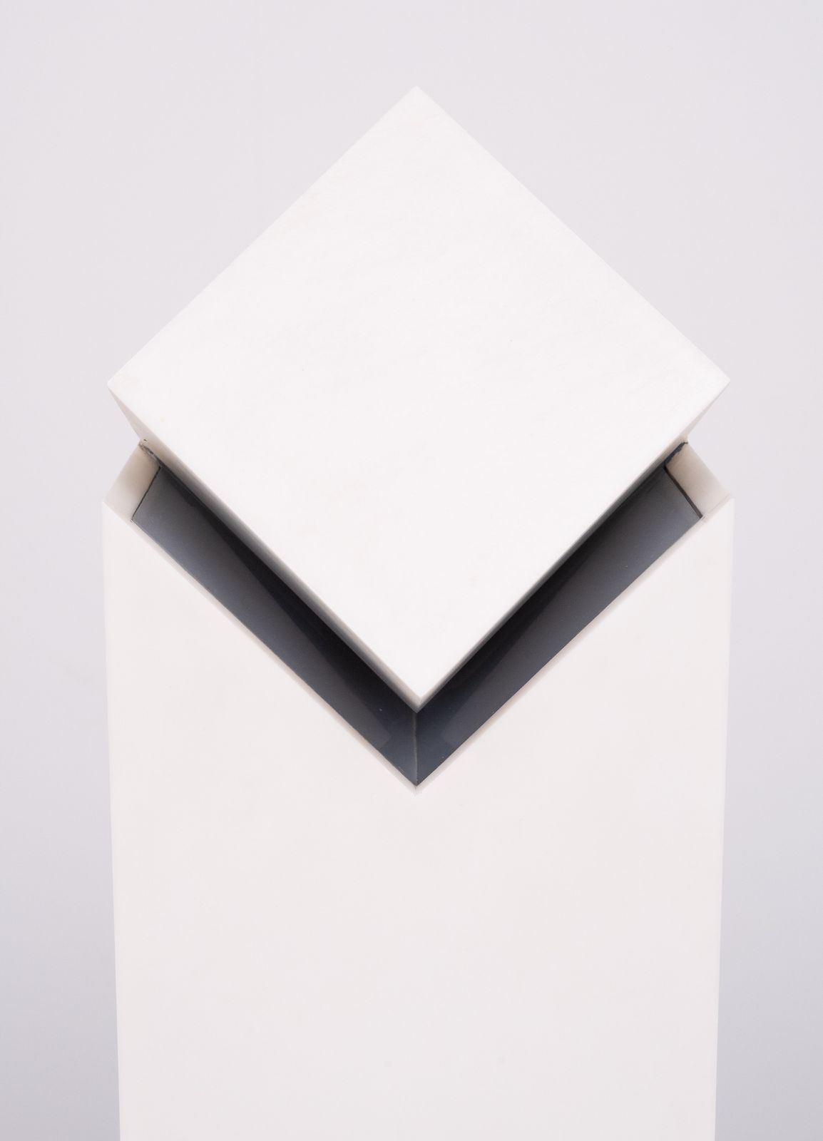 V.D.Made Modern tafellamp, handgemaakt synthetisch materiaal, Nederland, jaren 1980 photo furniture