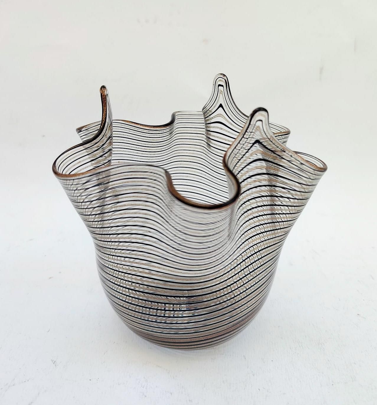 Murano Glass Handkerchief Vase 12 Cm In Black Gold Filigree Vintage Italian Design Venini Era photo 98.0
