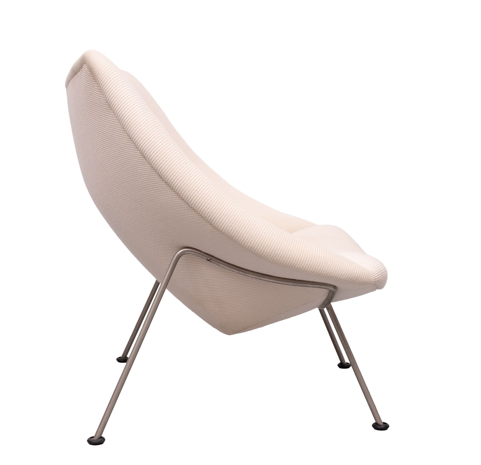 Meubels Artifort Oyster fauteuil van ontwerper Pierre Paulin photo