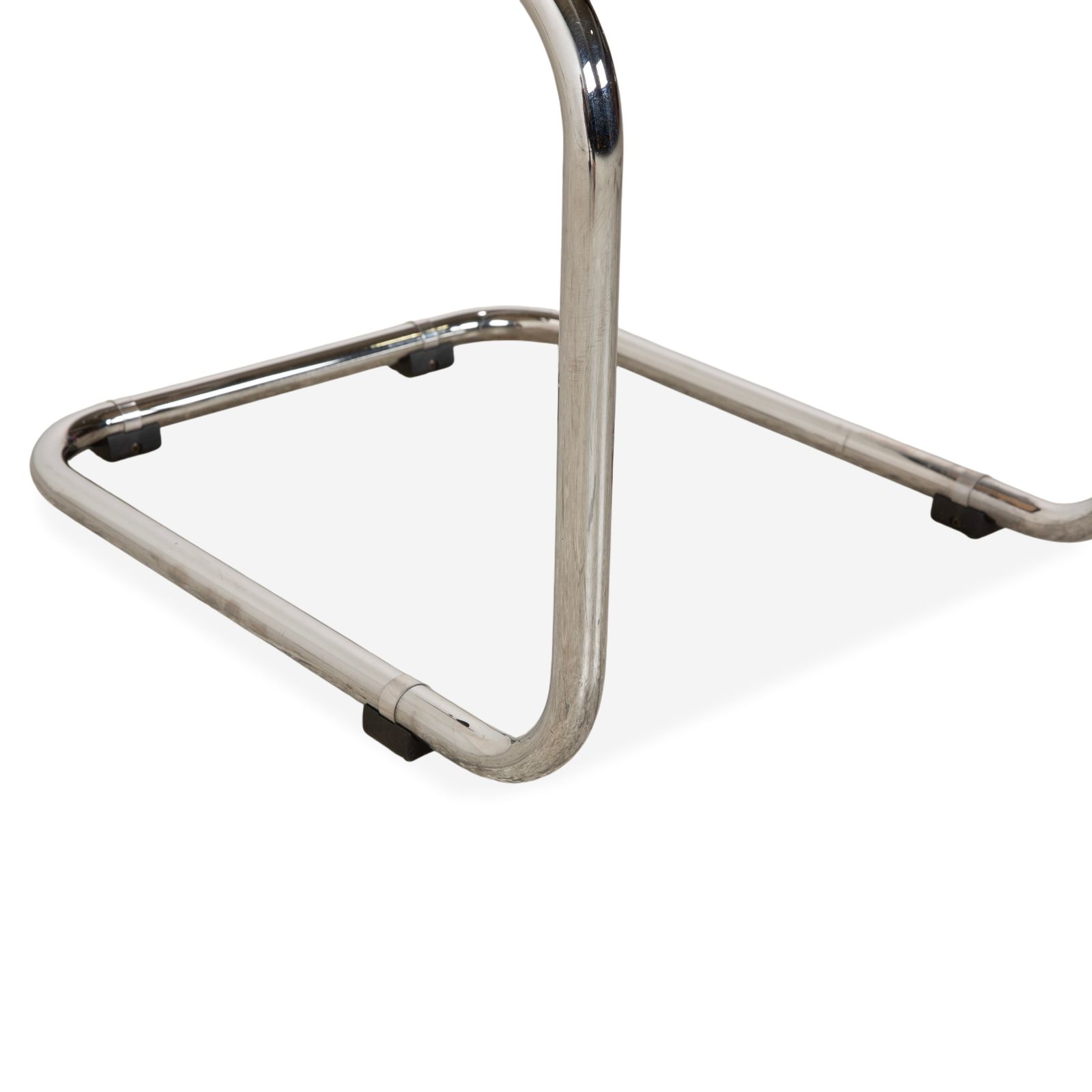 Chaise à piètement cantilever Thonet S 64 en métal noir photo buy