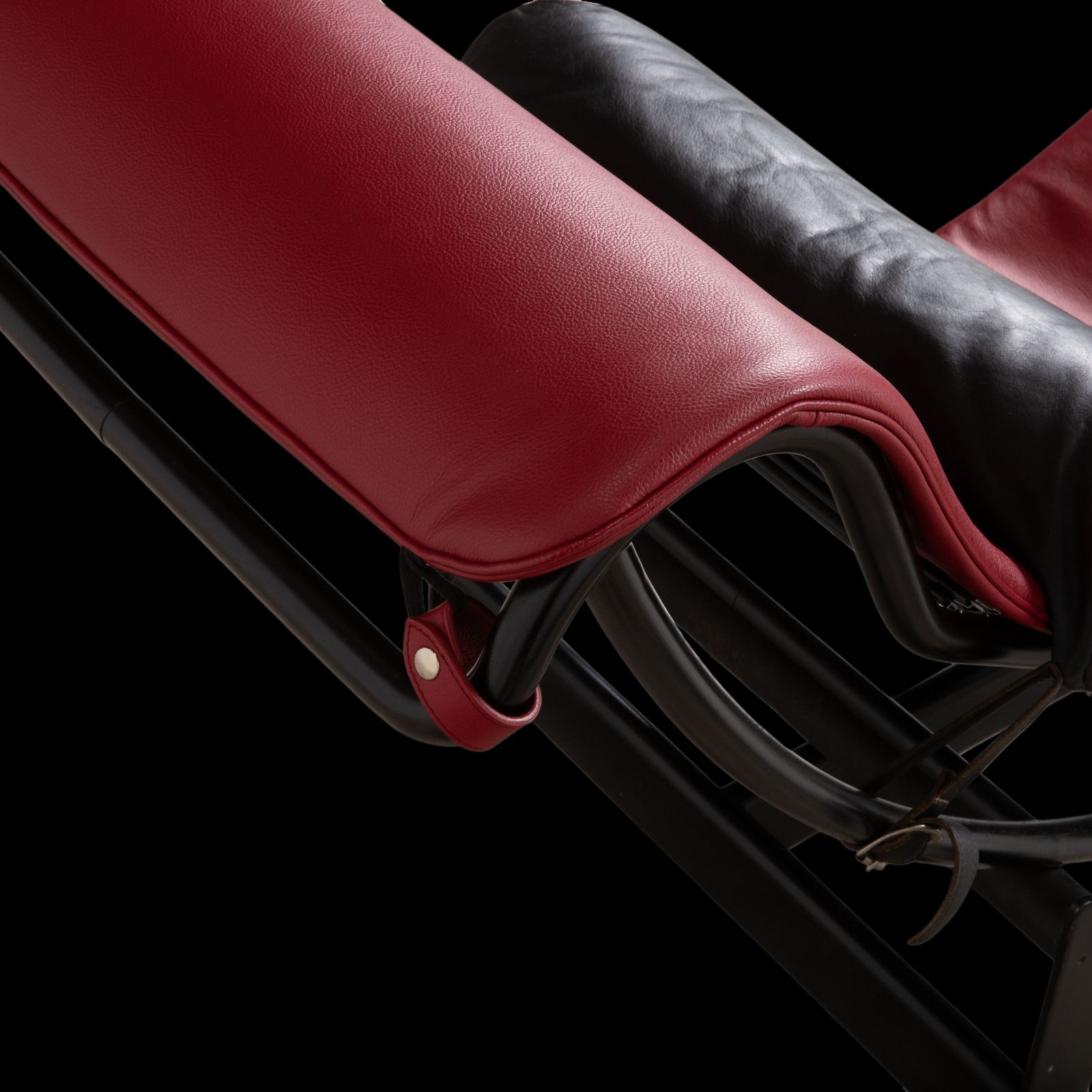 photo furniture Cassina Le Corbusier Lc 4 Leather Chaise Lounge Red Ruby Black Bauhaus Gliding Function