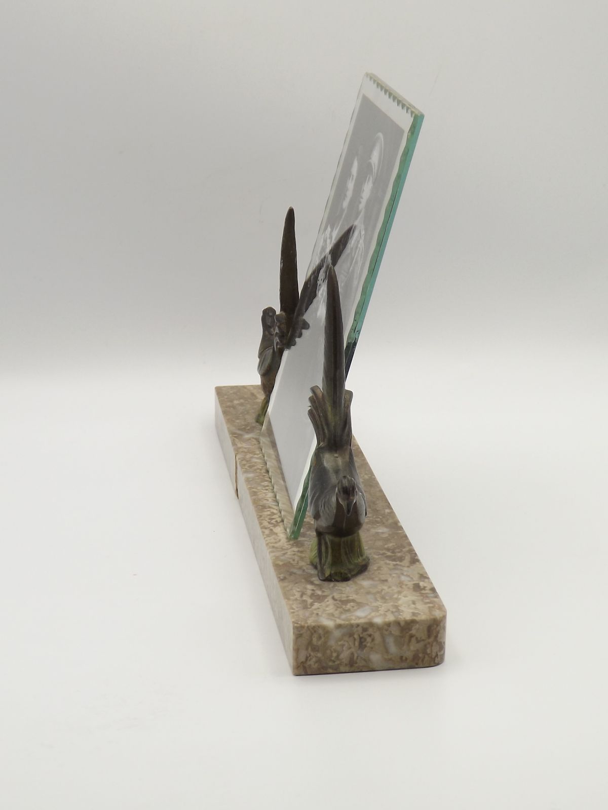 photo furniture Franse art deco fotolijst met marmeren voet en 2 spelter fazanten