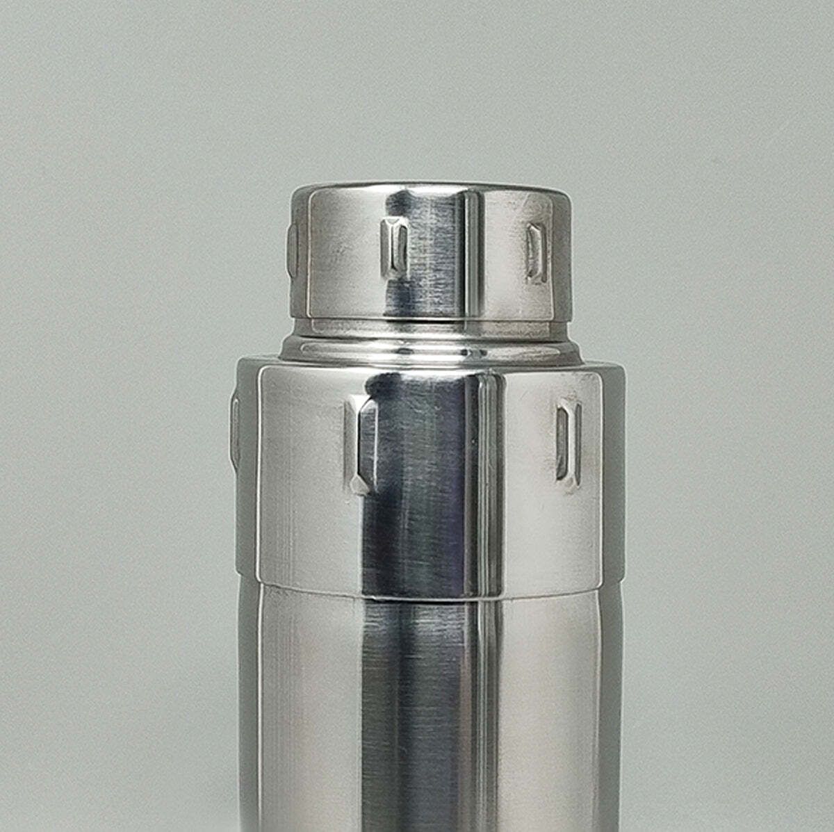 1970s Italian Mid Century Modern Cocktail Shaker By Gio Ponti For Fratelli Calderoni photo vinterior