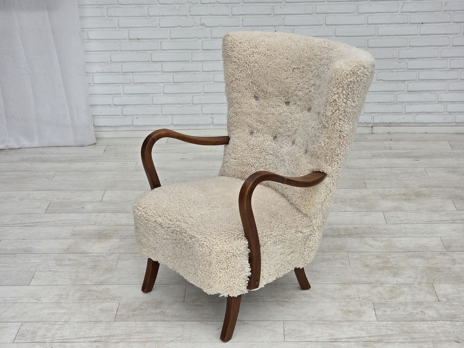 photo vinterior Ca. jaren 1960, Deens design van Alfred Christensen, opnieuw bekleed, echt schapenleer.