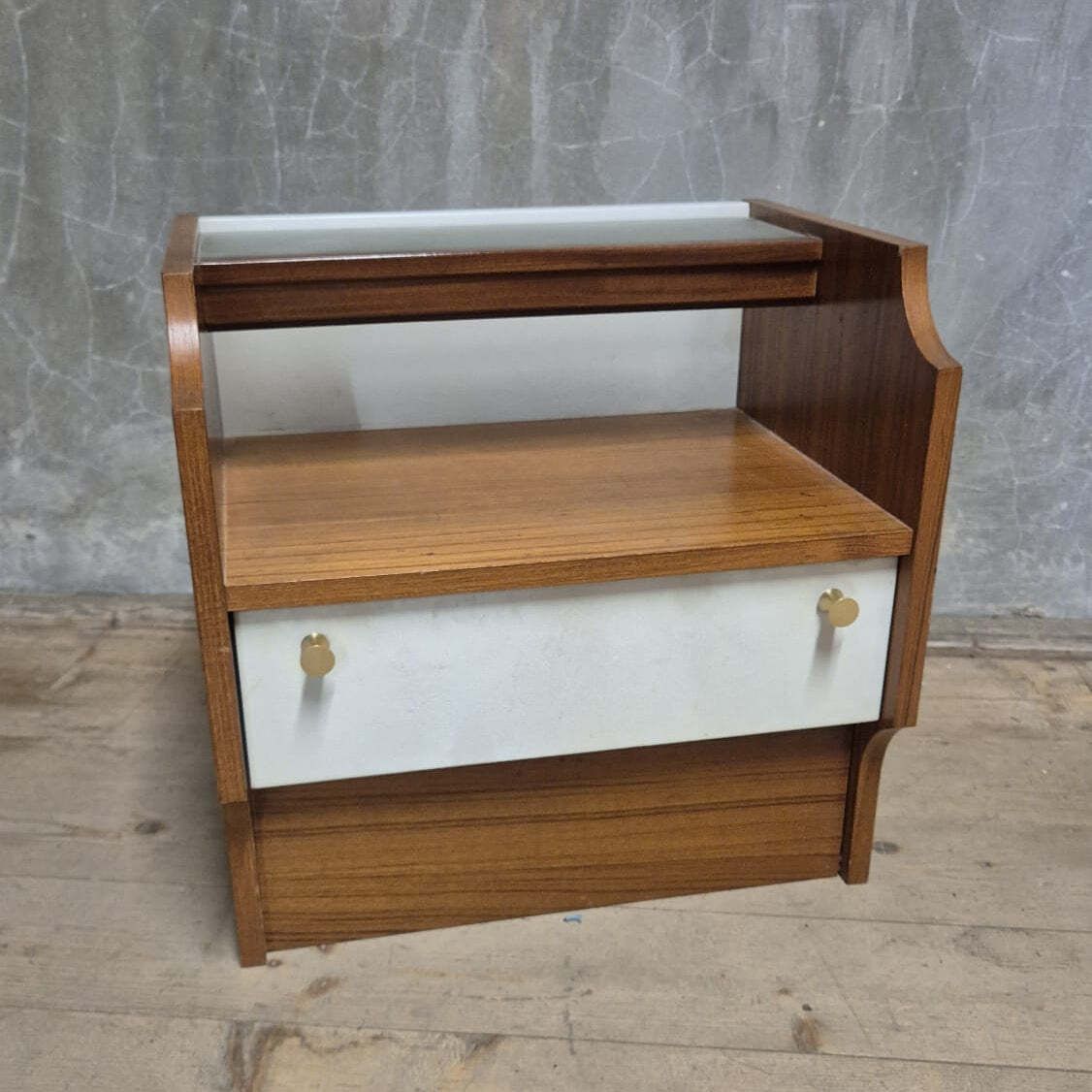 Paar Vintage Mid-Century Nachtkastjes Tsjecho-Slowakije photo Meubels