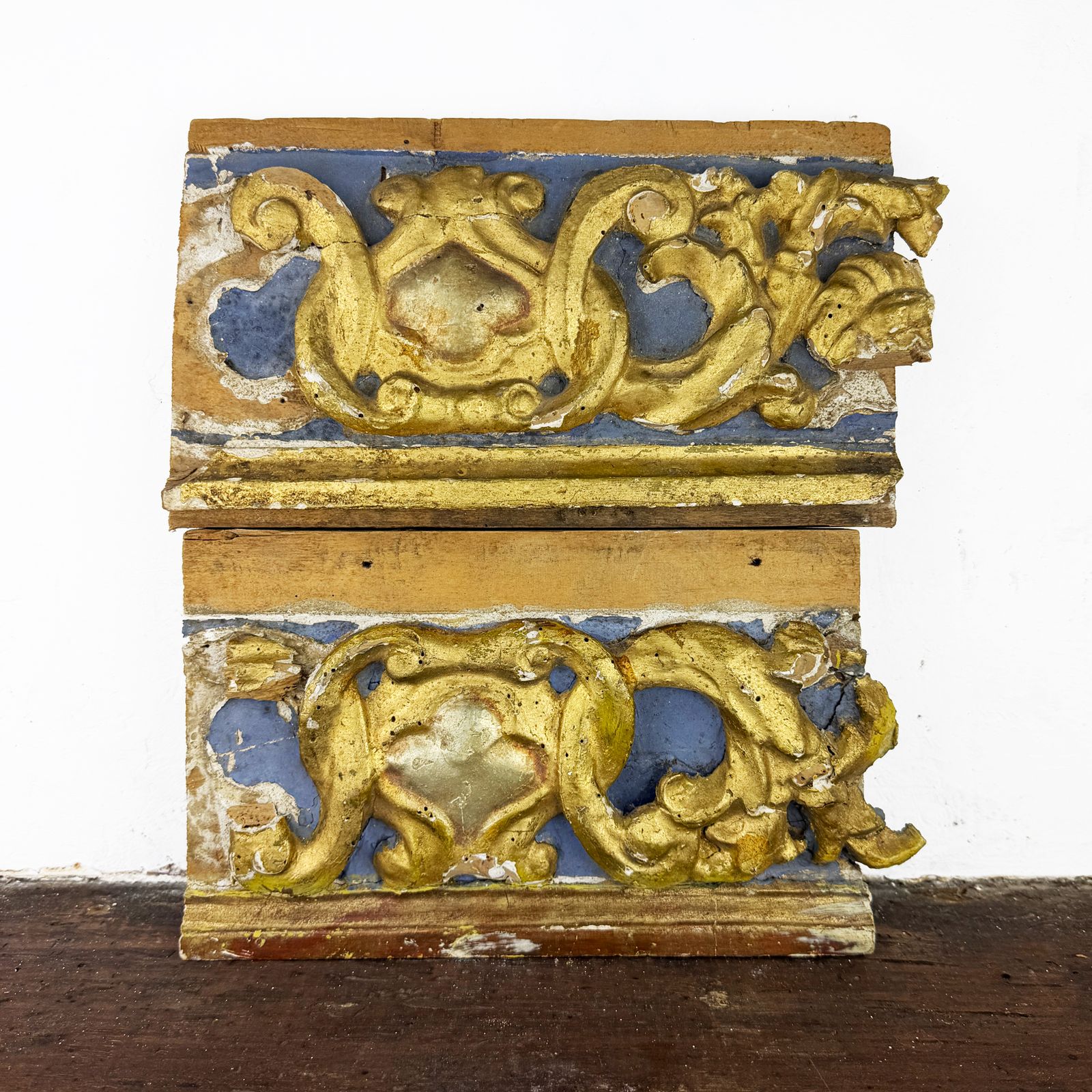 Paar gesneden houten fragmenten, 18e eeuw, Italiaans Barok architecturaal sloopmateriaal