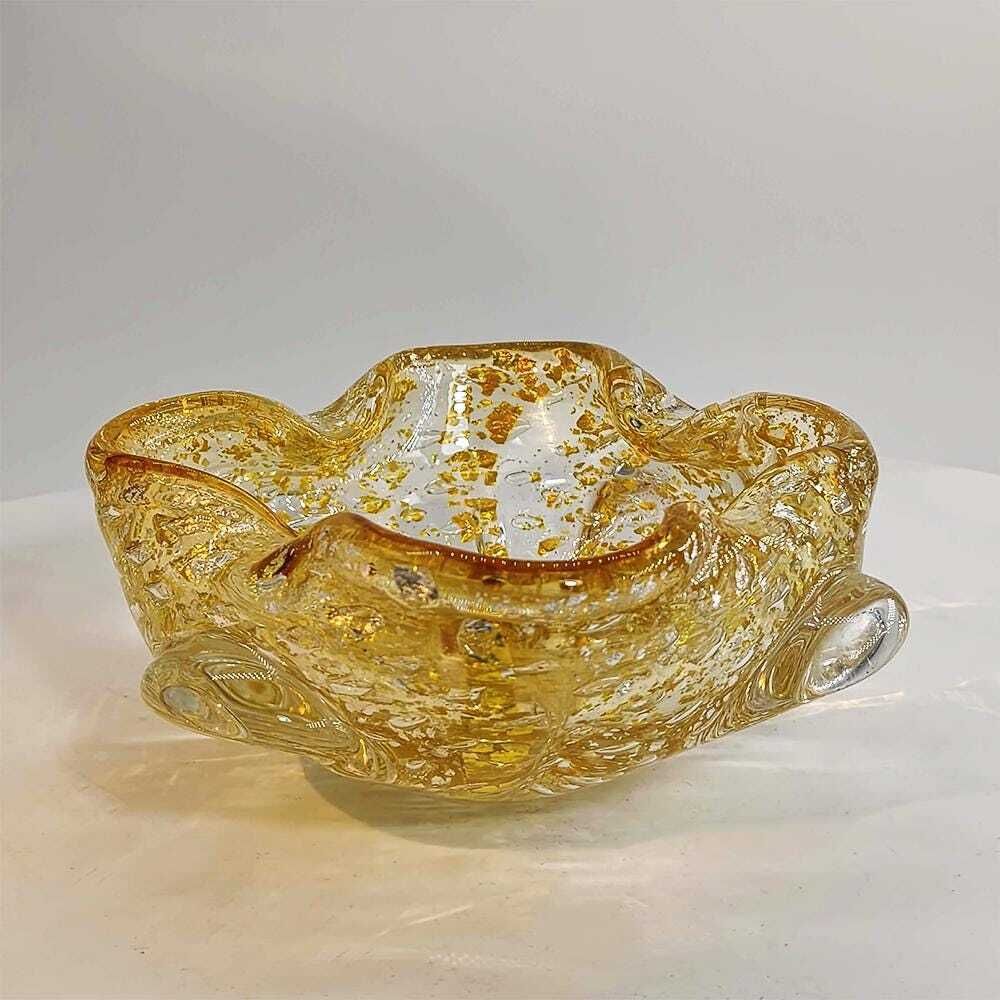 Vintage asbak in Muranoglas met gouden afwerking, ca. jaren 1950, gemaakt in Italië. 16 cm / 6,29 inch photo for sale