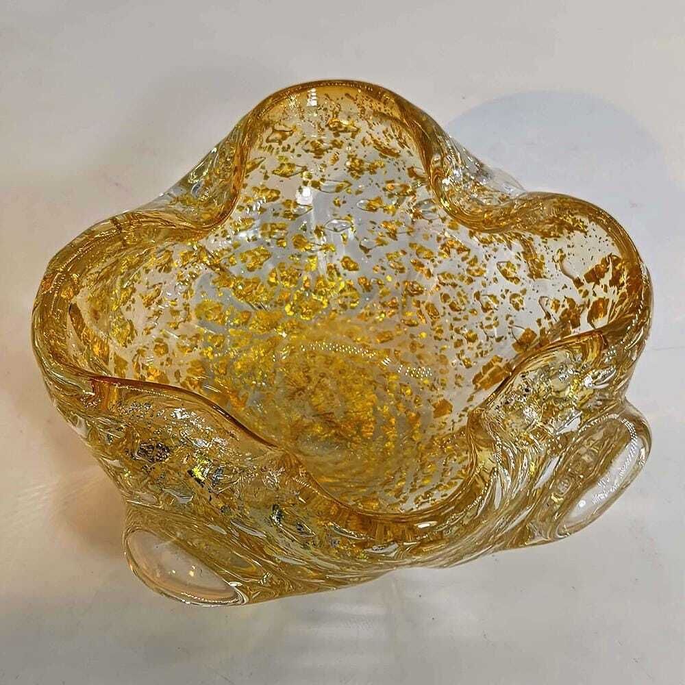 photo furniture Vintage asbak in Muranoglas met gouden afwerking, ca. jaren 1950, gemaakt in Italië. 16 cm / 6,29 inch