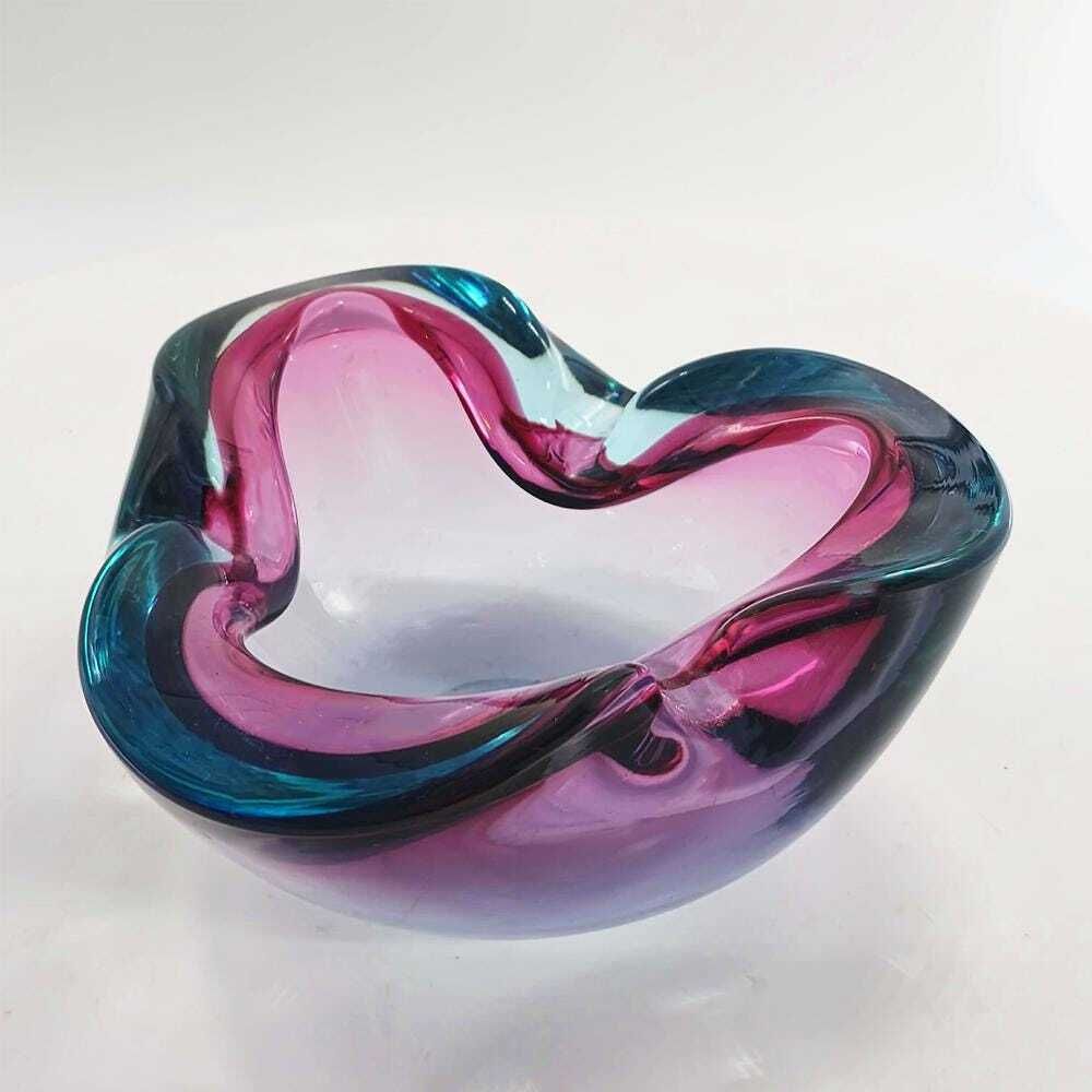 Cendrier en verre de Murano à l'uranium, années 1960, par Flavio Poli pour Seguso. Fabriqué en Italie. 16 cm / 6,29 pouces
