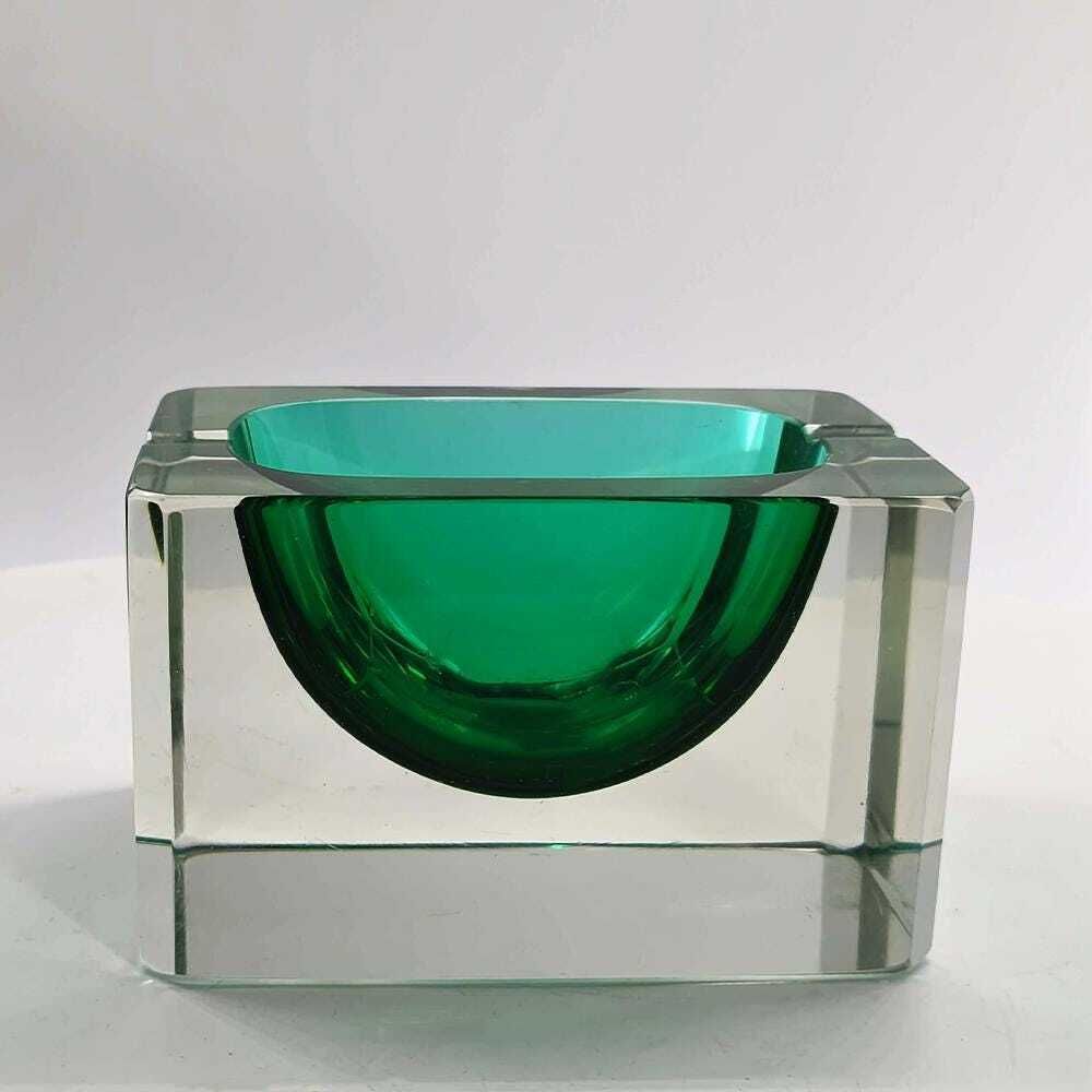 Cendrier ou vide-poche rectangulaire multifacettes en verre de Murano à l'uranium, par Flavio Poli pour Seguso, années 1960. Fabriqué en Italie. photo vinterior